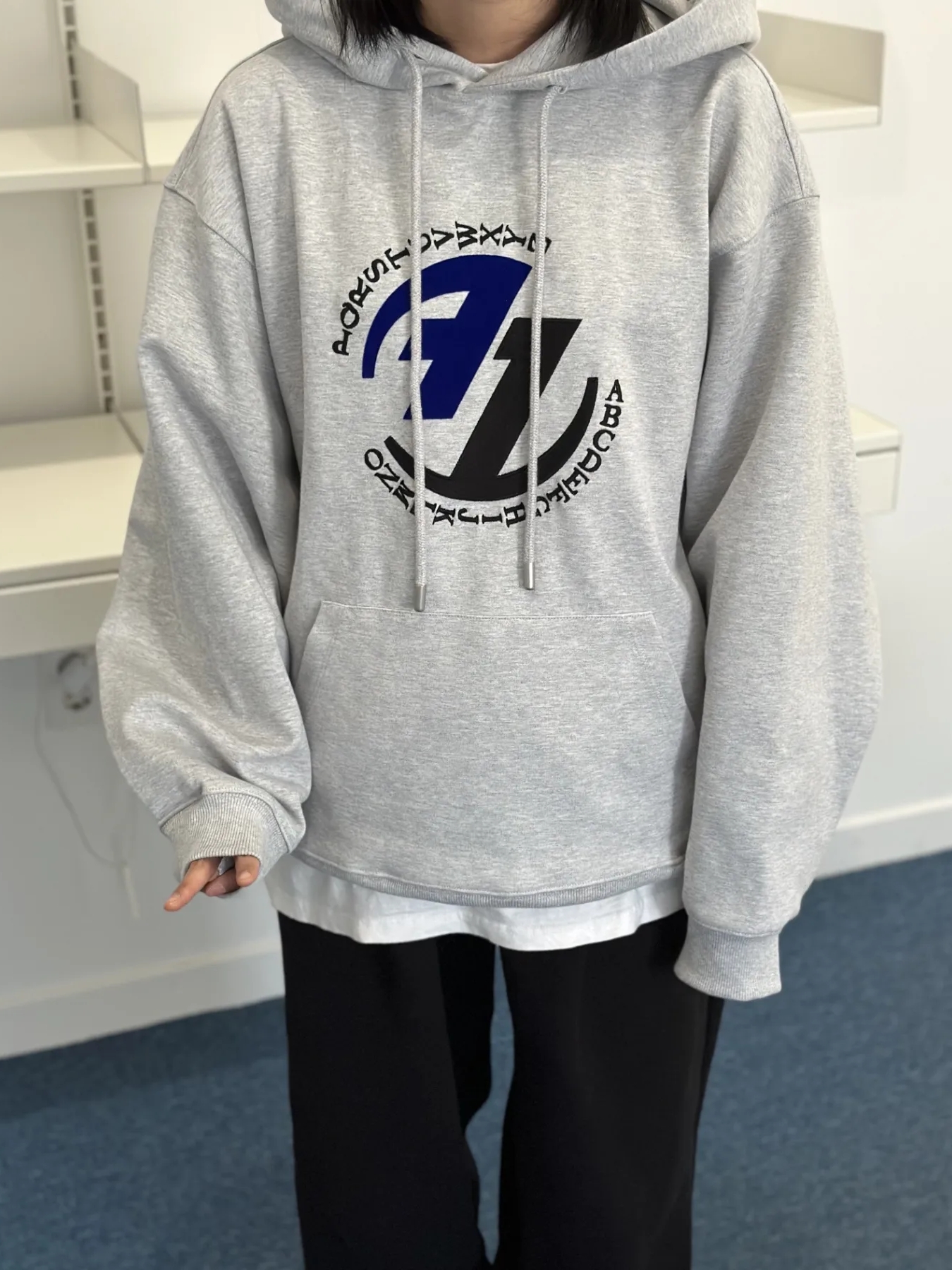 Zara x Ader Error Embroidery Hooded Sweatshirt Grey, Jordan 1 x Travis Scott x Fragment Retro Low OG SP Military Blue 착용 스타일 - 5