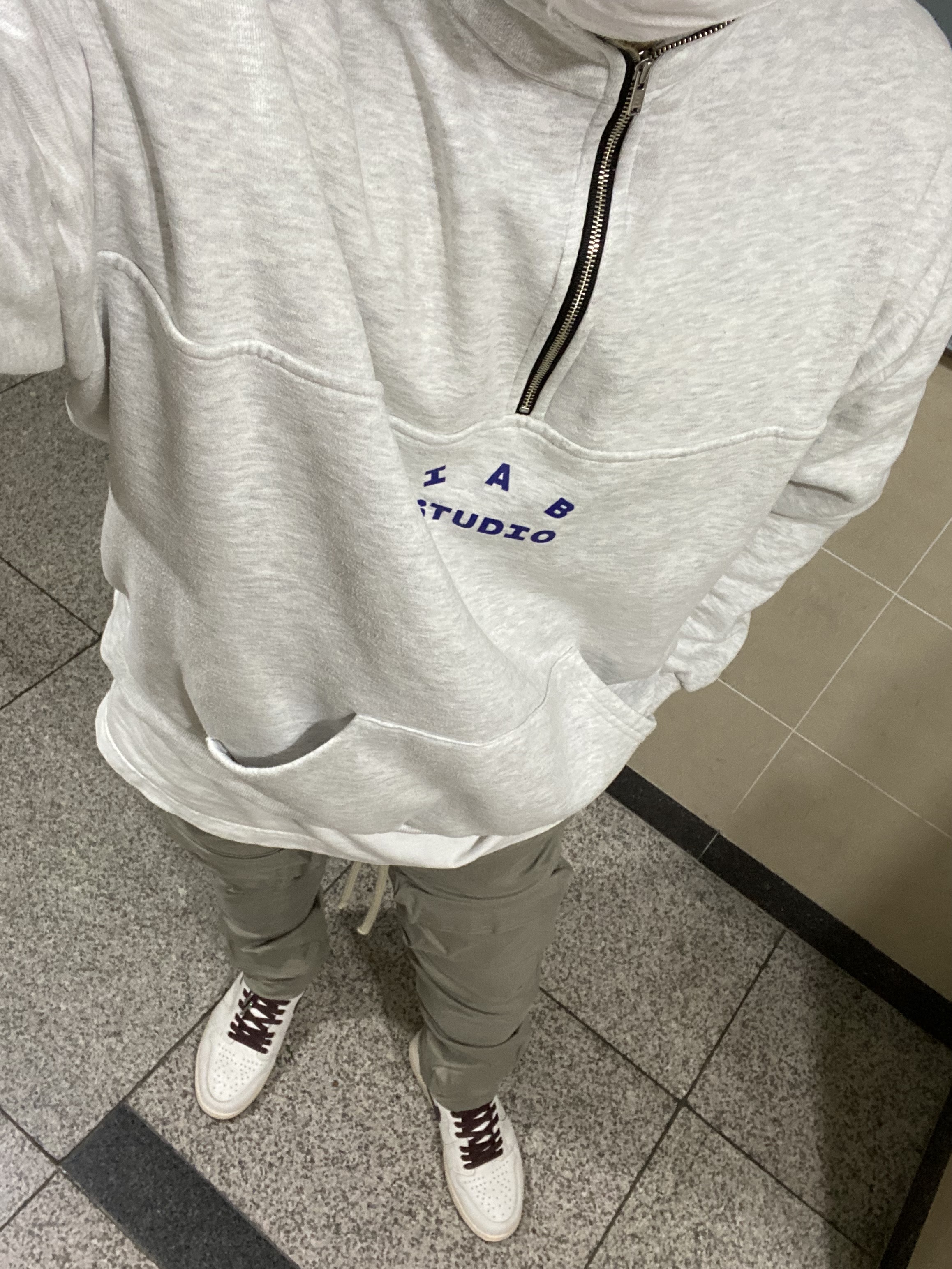 Jordan 1 x A Ma Maniere Retro High OG SP Sail and Burgundy, IAB Studio Half Zip Pullover Light Gray 착용 스타일