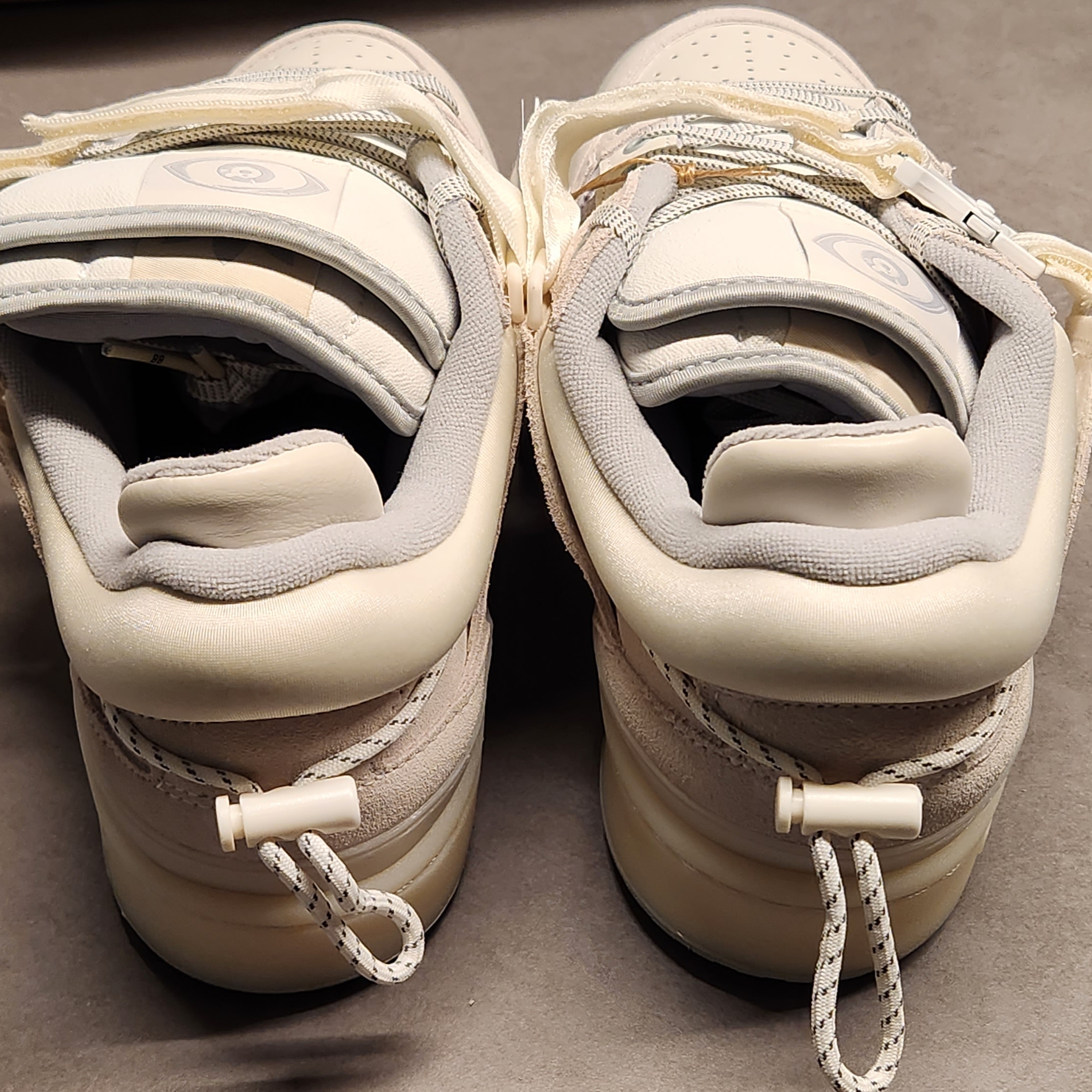 Adidas x Bad Bunny Forum Low Cloud White Clear Onix 착용 스타일 - 3