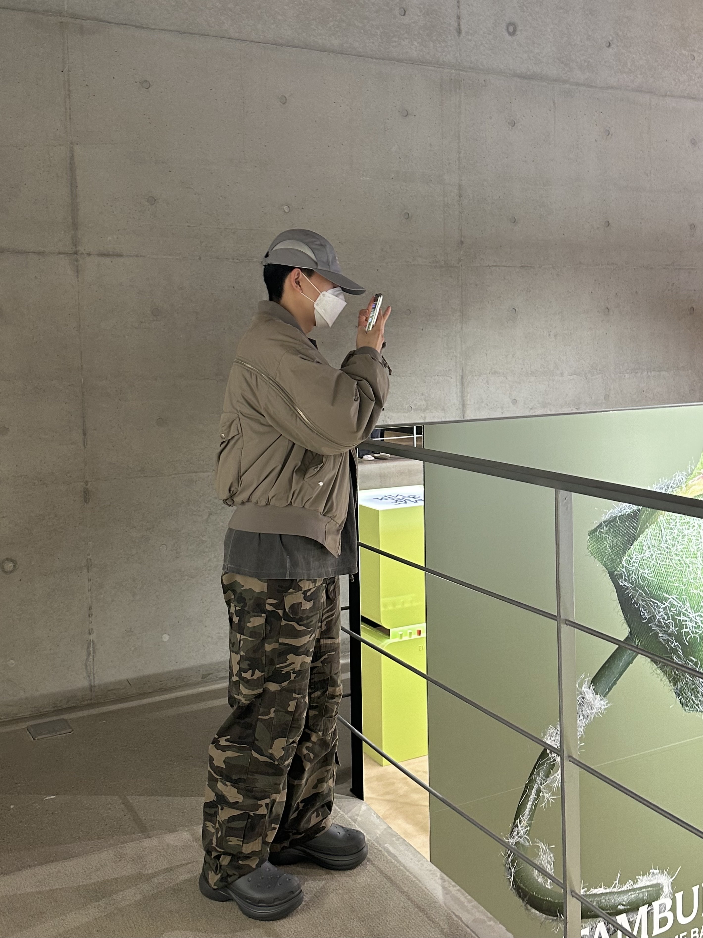 Balenciaga x Crocs Rubber Boot Grey, Sansan Gear Nylon Wing Cap Grey - 22FW 착용 스타일 - 2