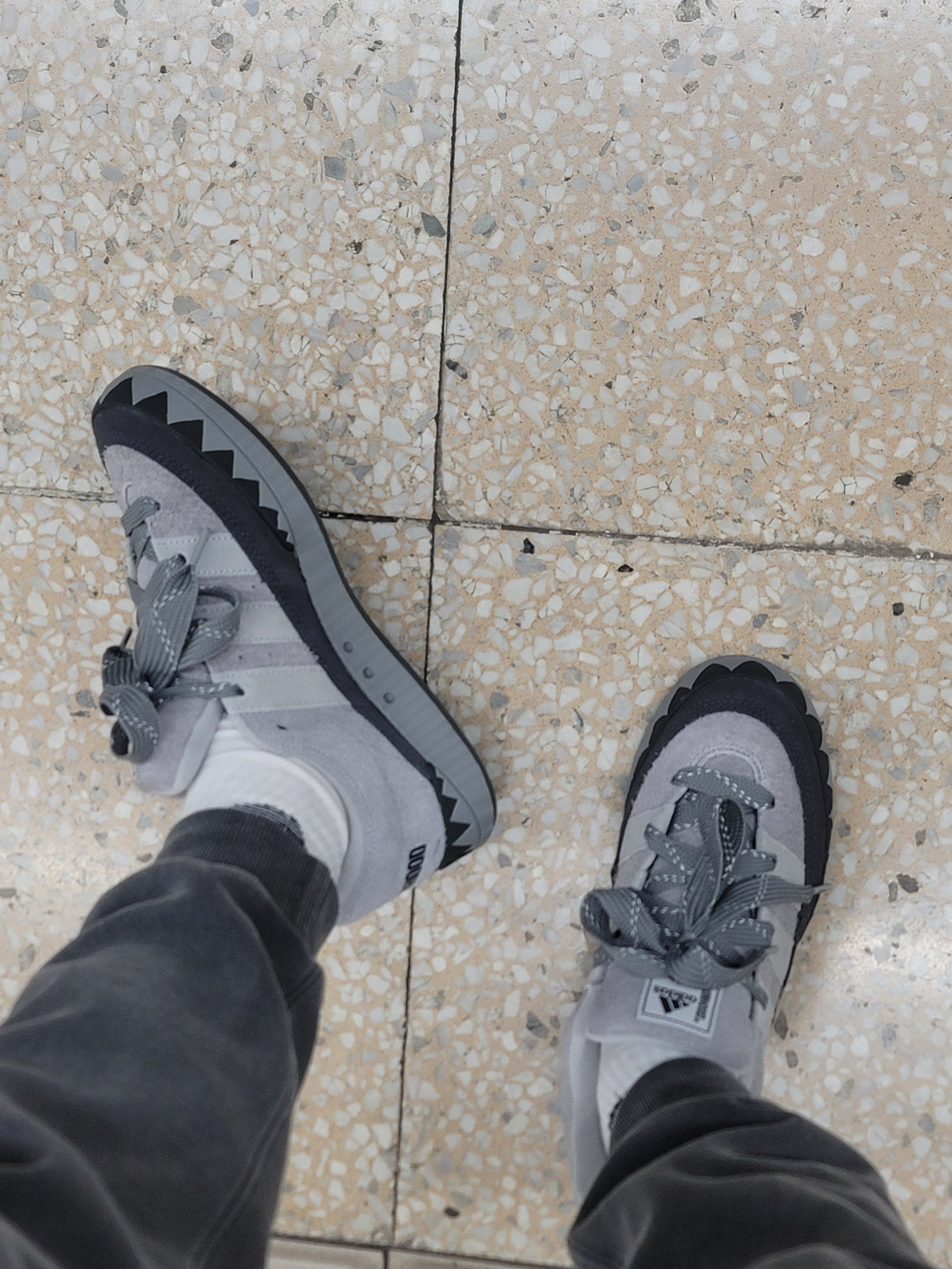 Adidas x Neighborhood Adimatic Charcoal Solid Grey, IAB Studio Blocked Pigment Sweatpants Black 착용 스타일 - 1