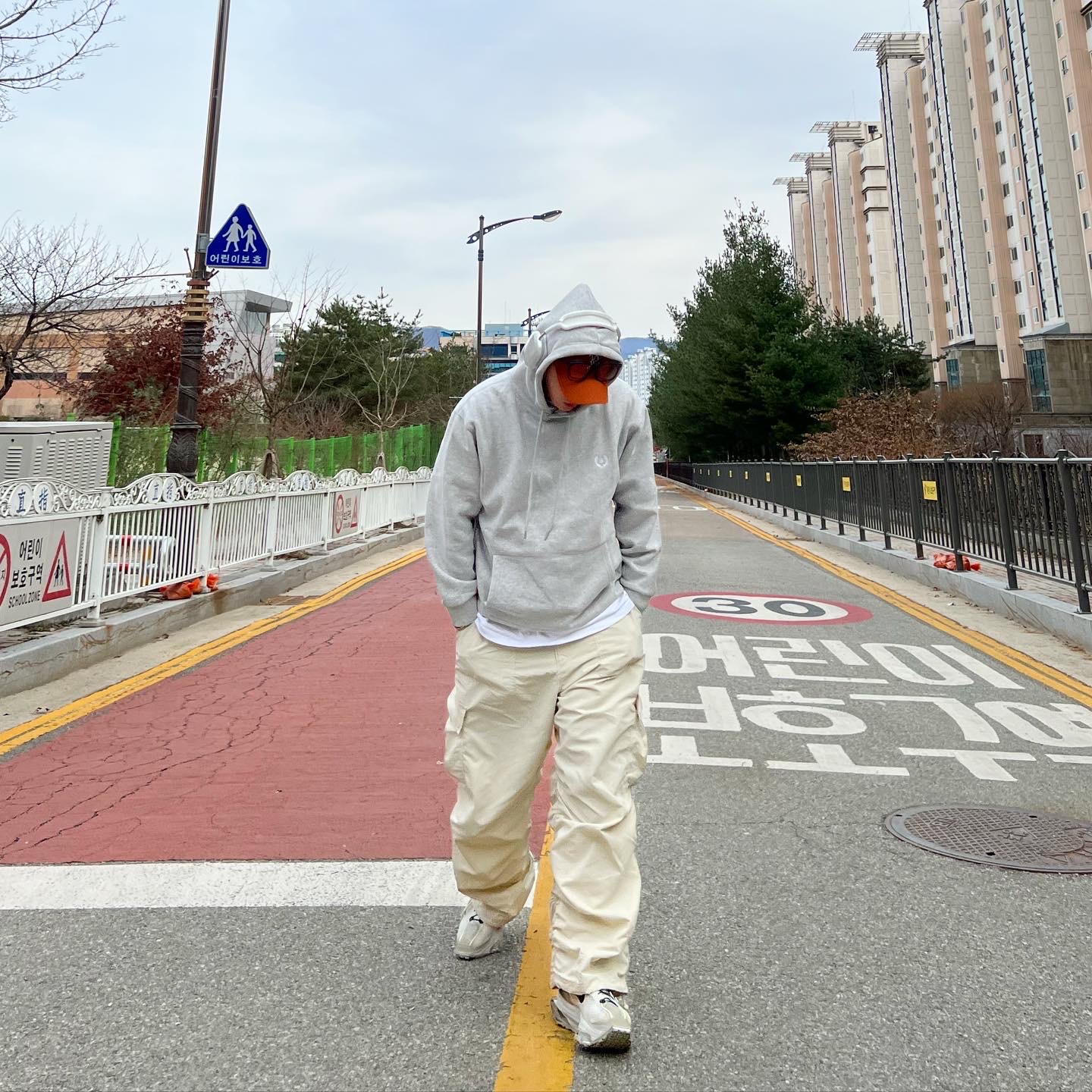 Apple AirPods Max Lightning Silver (Korean Ver.), Nike x Matthew M Williams Zoom 004 Stone 착용 스타일 - 2