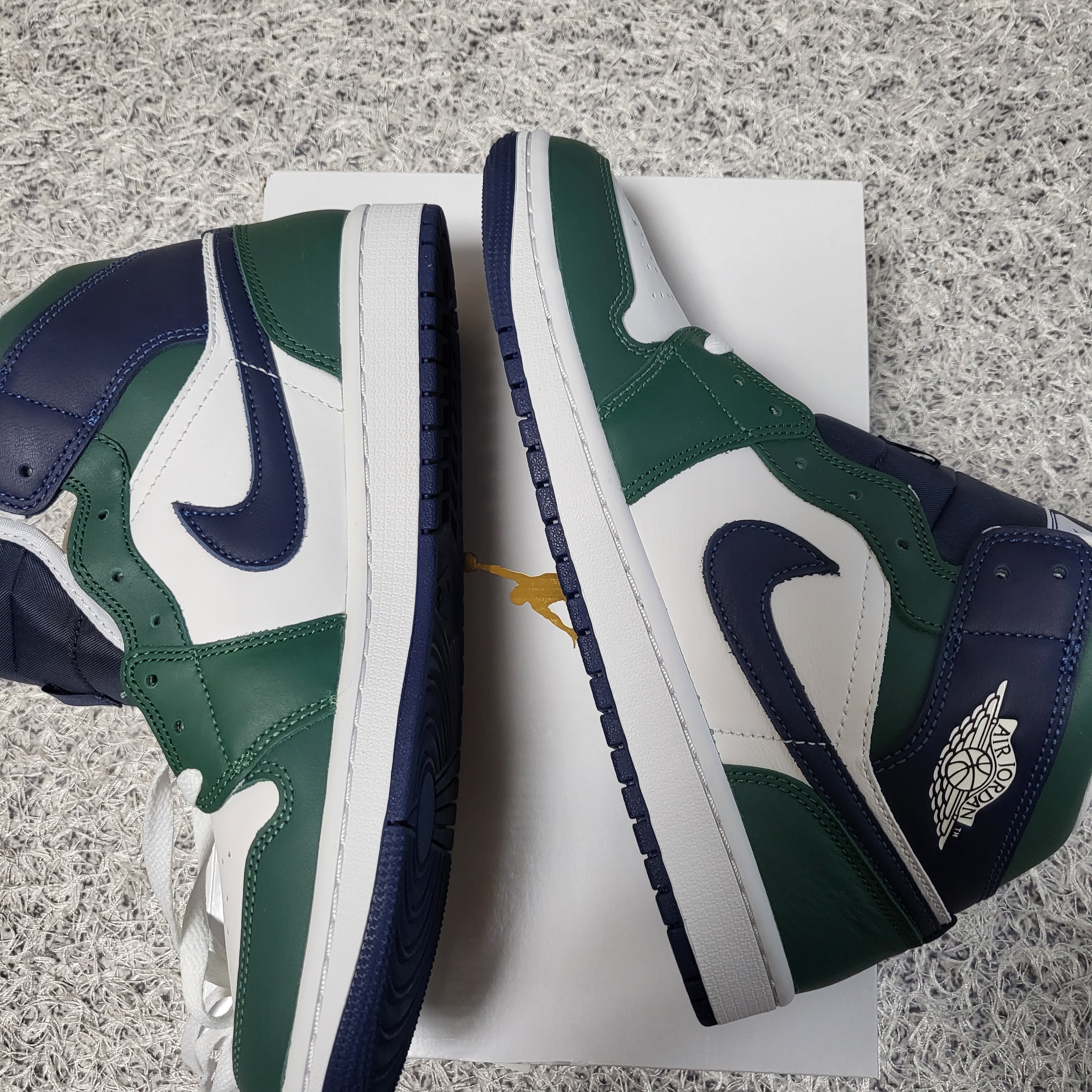(W) Jordan 1 Mid SE Noble Green 착용 스타일 - 2