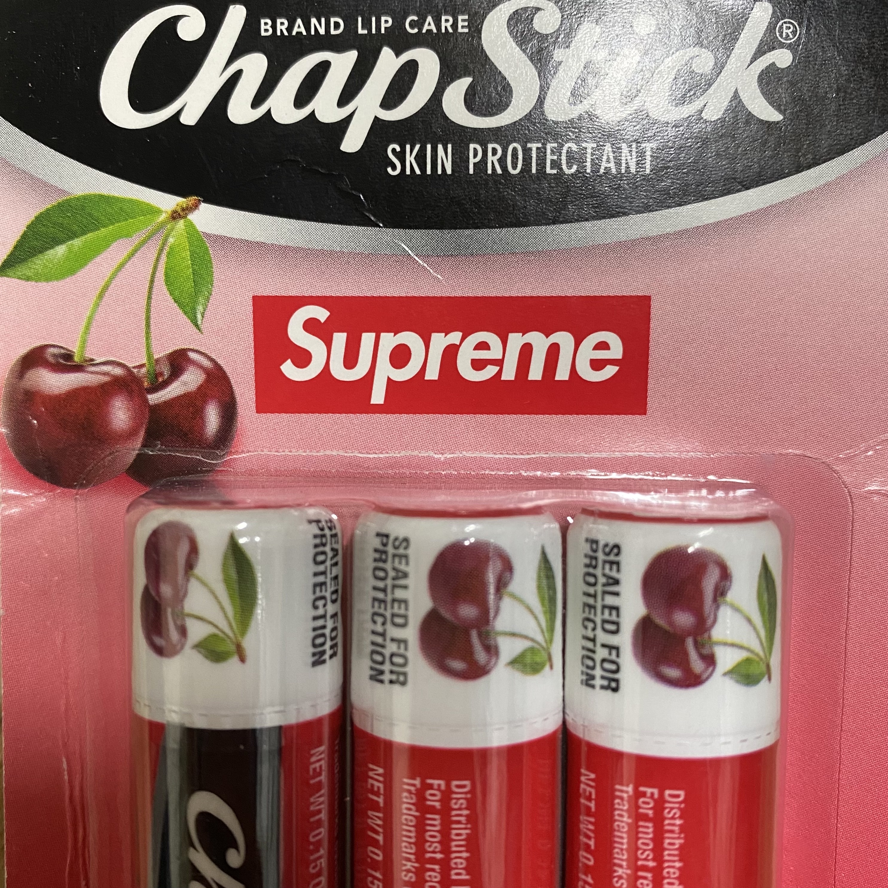 Supreme Chapstick Red (3 Pack) 착용 스타일