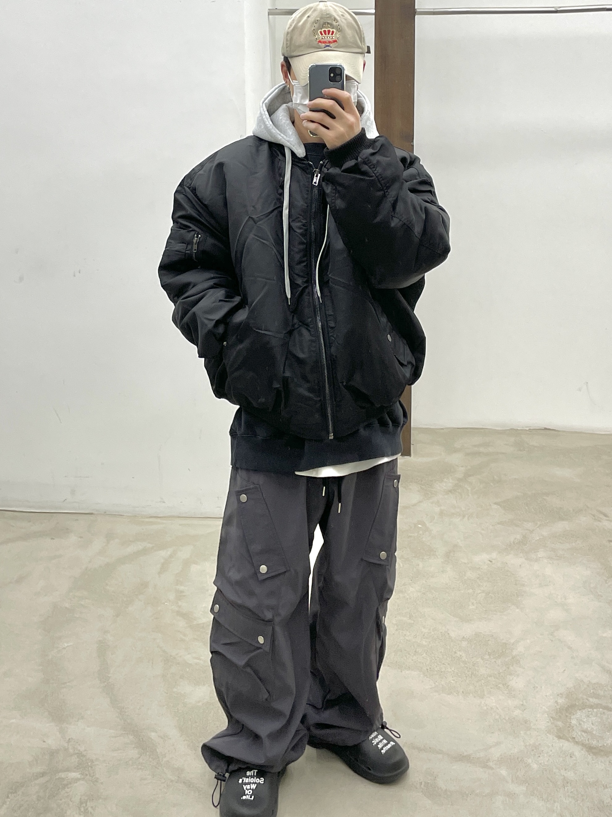 Oofos x Takahiromiyashita The Soloist The Soloist's Way Of Life Clog Black White 착용 스타일