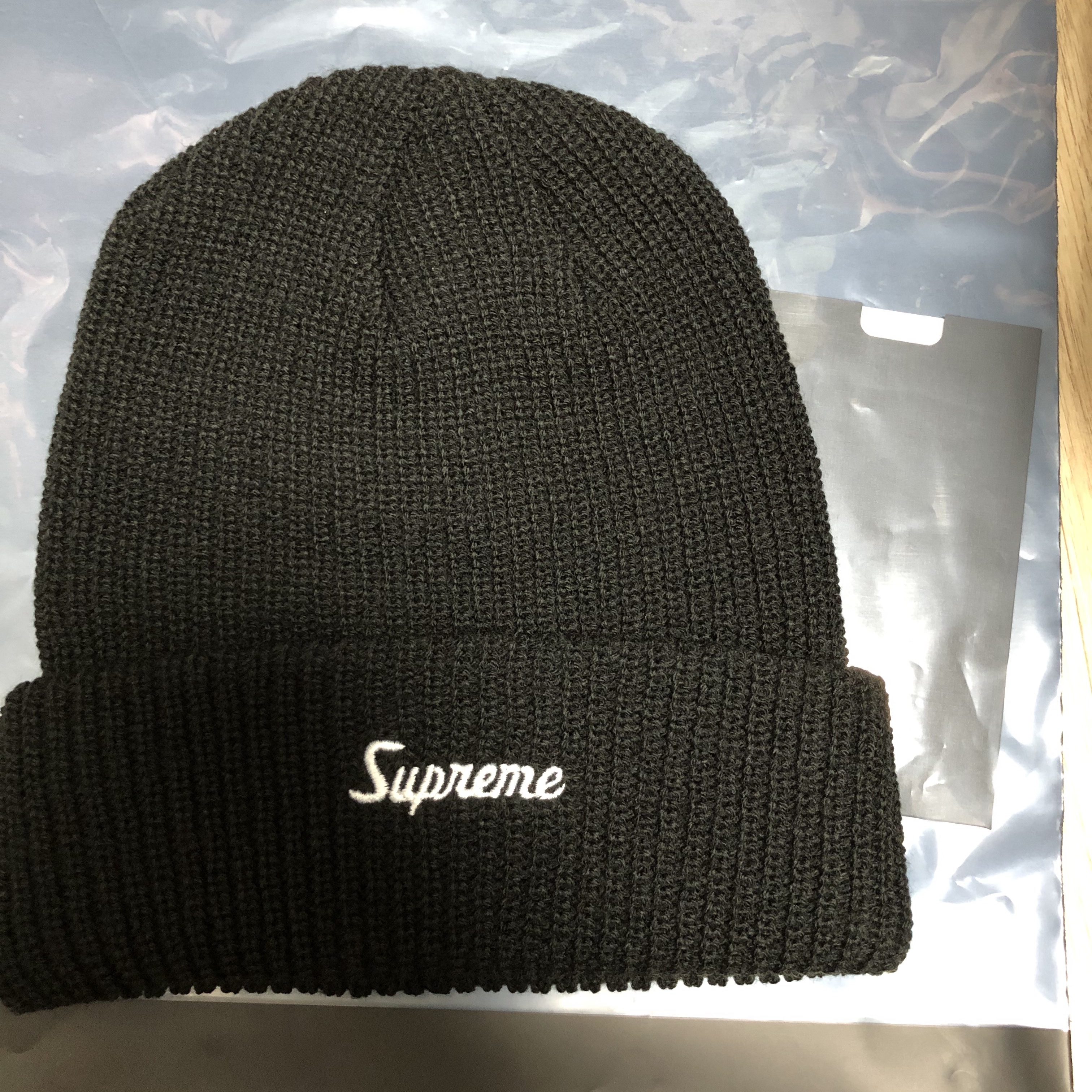 Supreme Loose Gauge Beanie Black 착용 스타일