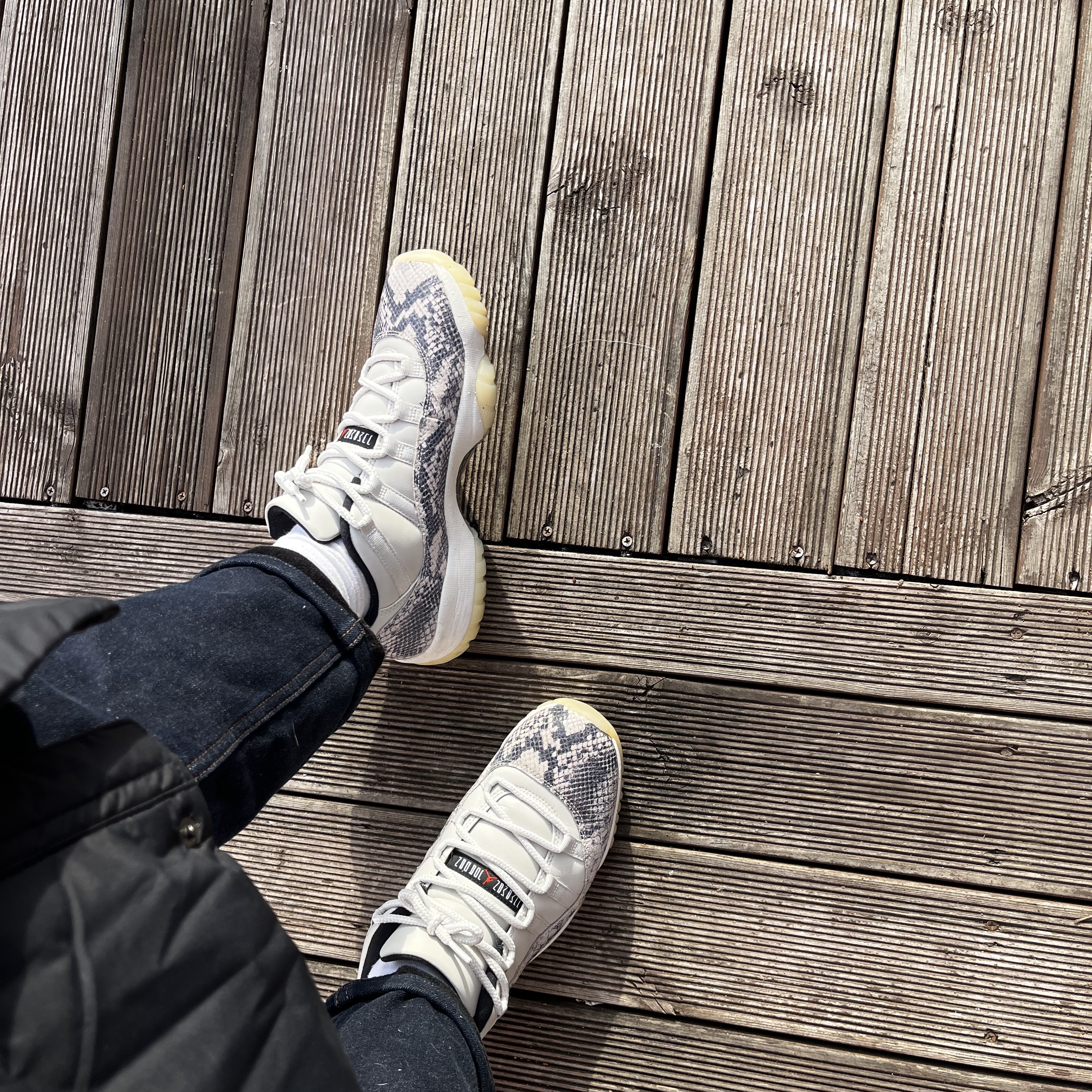 Jordan 11 Retro Low Snake Light Bone 착용 스타일 - 2