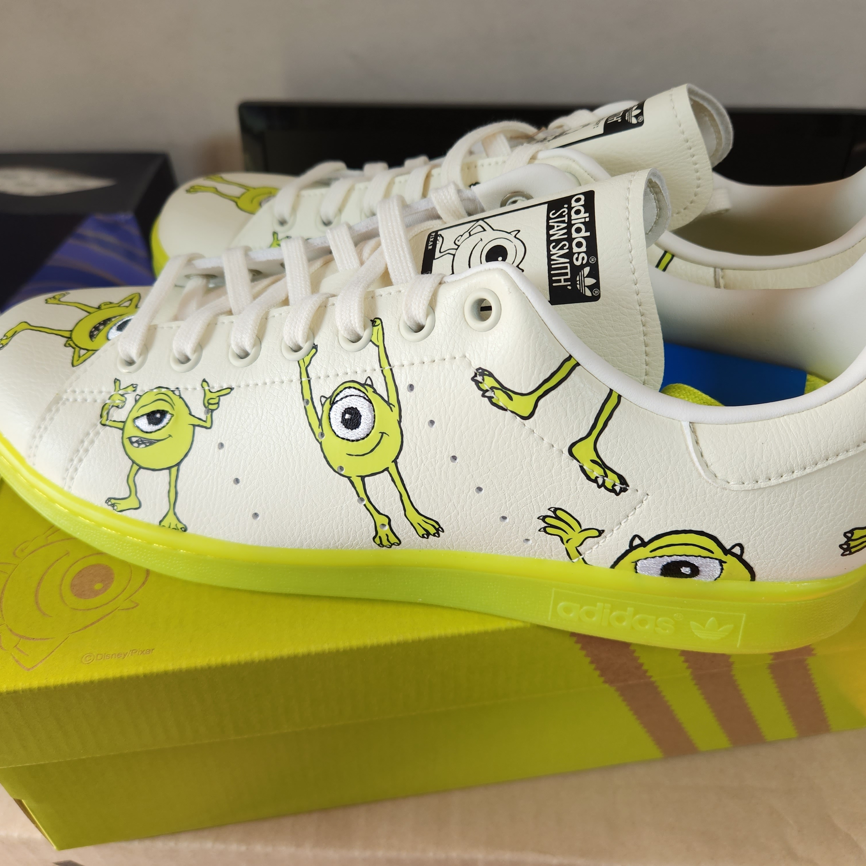 Adidas x Disney Monters, Inc. Stan Smith Mike Wazowki 착용 스타일 - 2