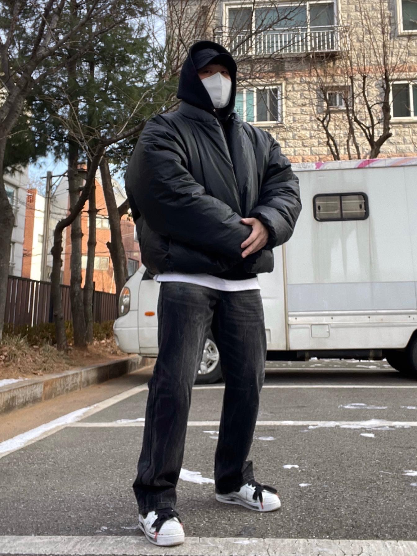 Yeezy Gap Round Jacket Black, Nike x Peaceminusone Air Force 1 Low Para-Noise 2.0 착용 스타일 - 4