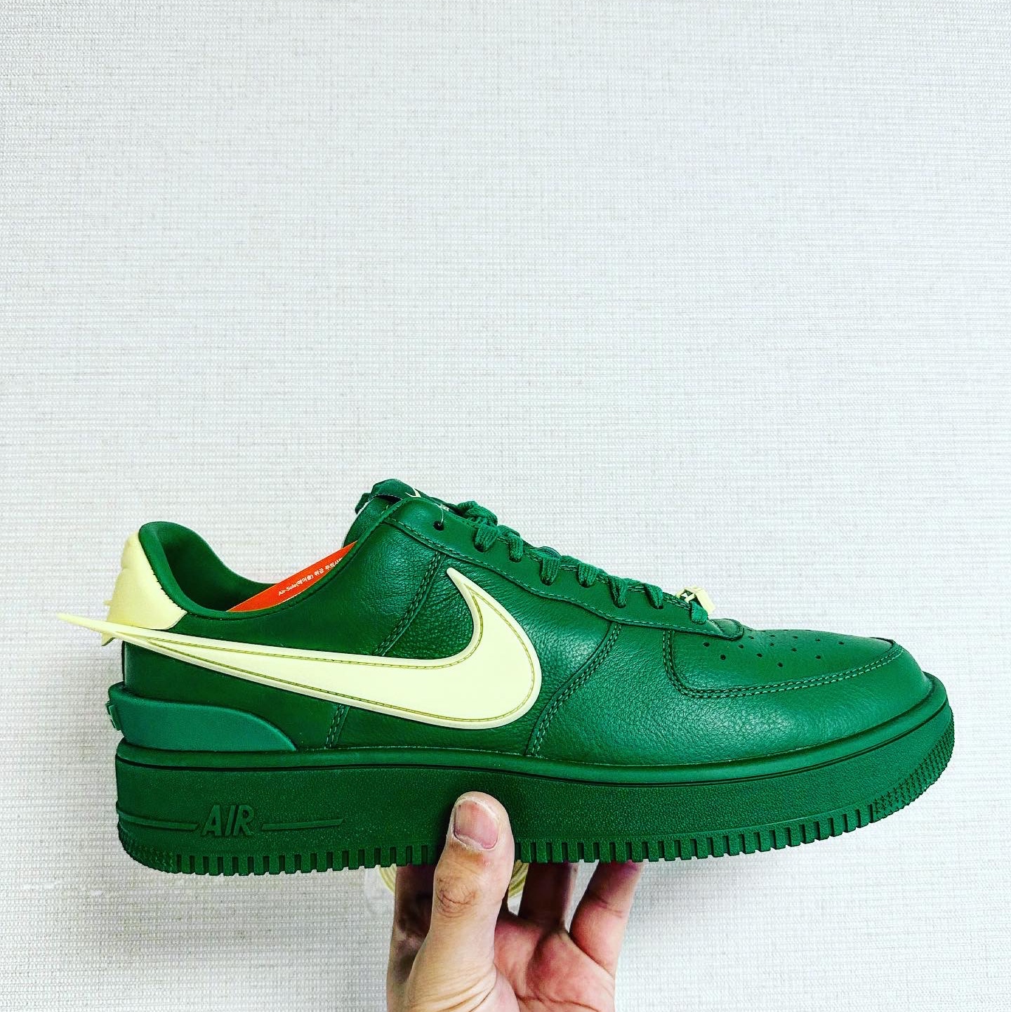 Nike x Ambush Air Force 1 Low SP Pine Green and Citron 착용 스타일 - 2