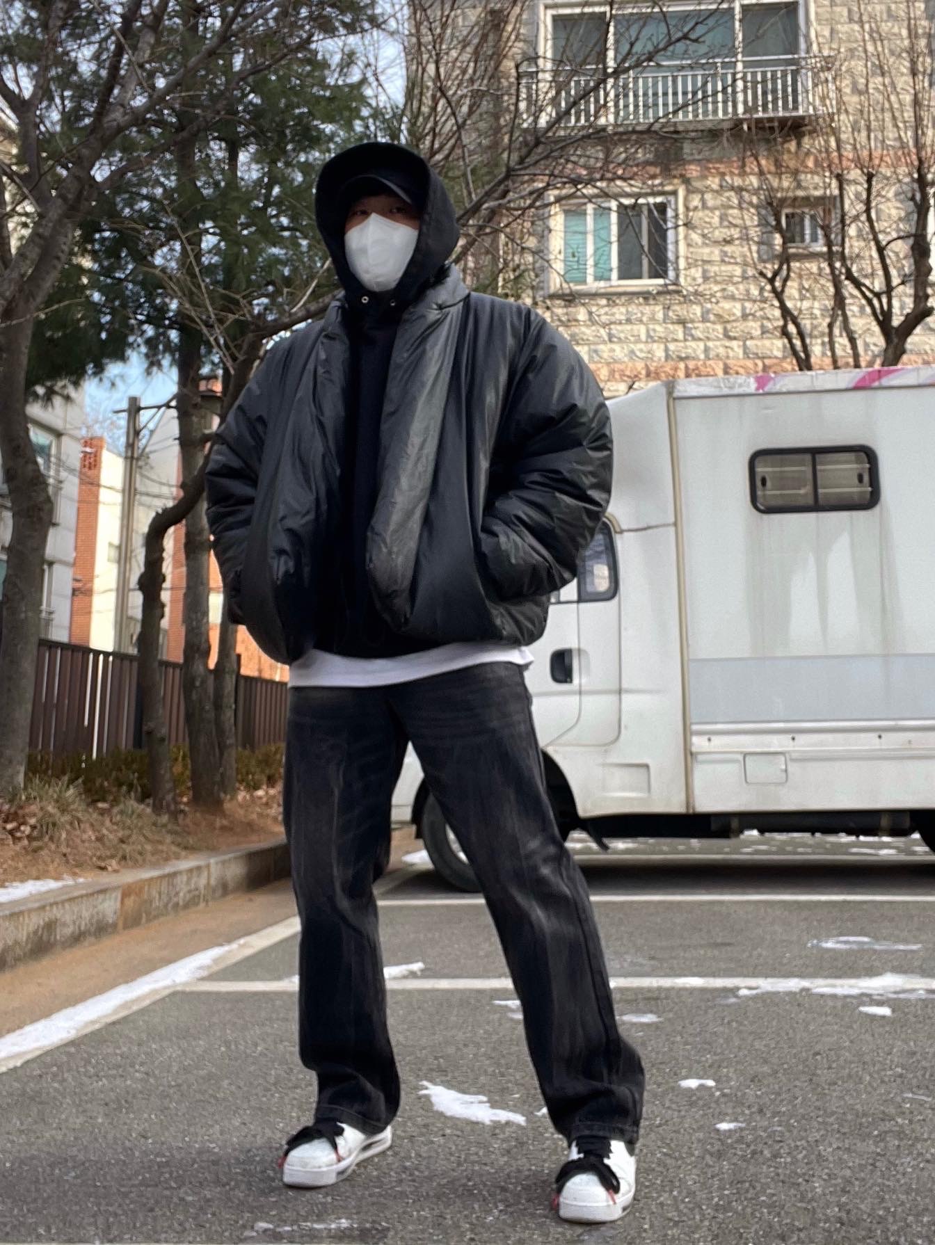 Yeezy Gap Round Jacket Black, Nike x Peaceminusone Air Force 1 Low Para-Noise 2.0 착용 스타일 - 3