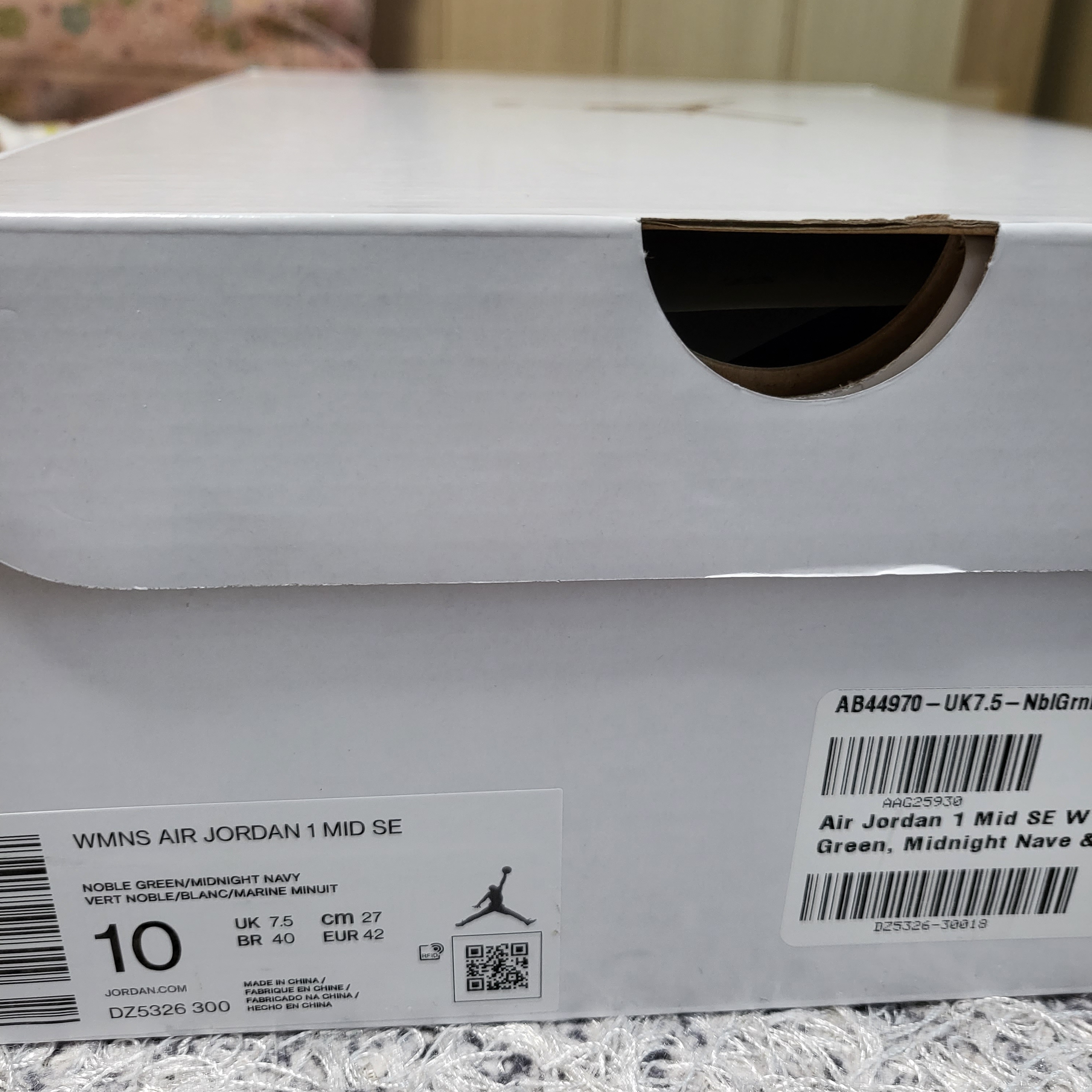 (W) Jordan 1 Mid SE Noble Green 착용 스타일 - 1