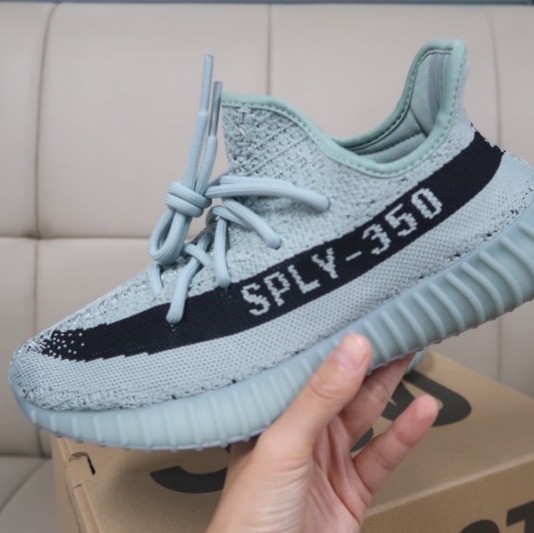 Adidas Yeezy Boost 350 V2 Salt Core Black 착용 스타일 - 1