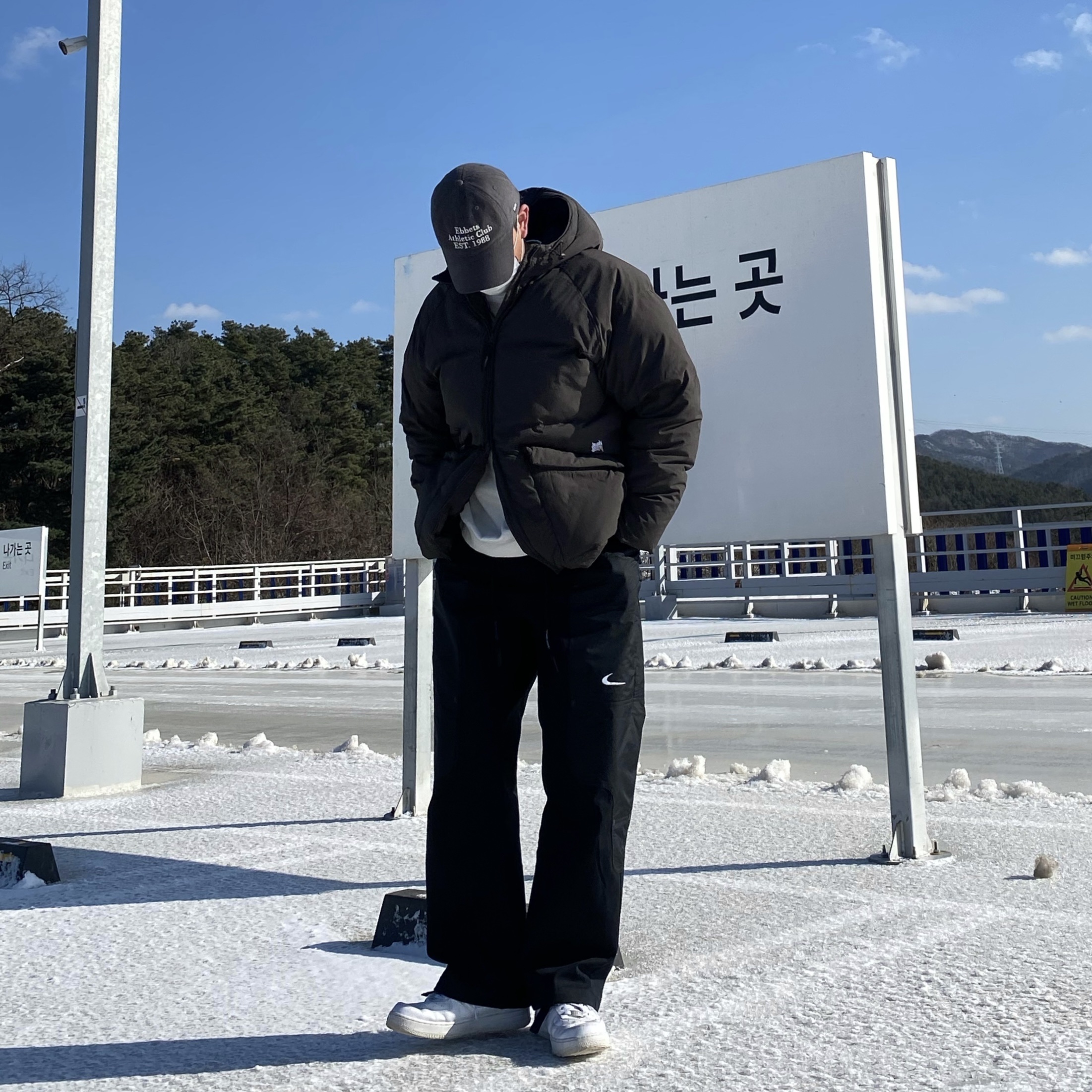 Nike Air Force 1 '07 Low White, Nike x Off-White NRG Pants Black 착용 스타일 - 2