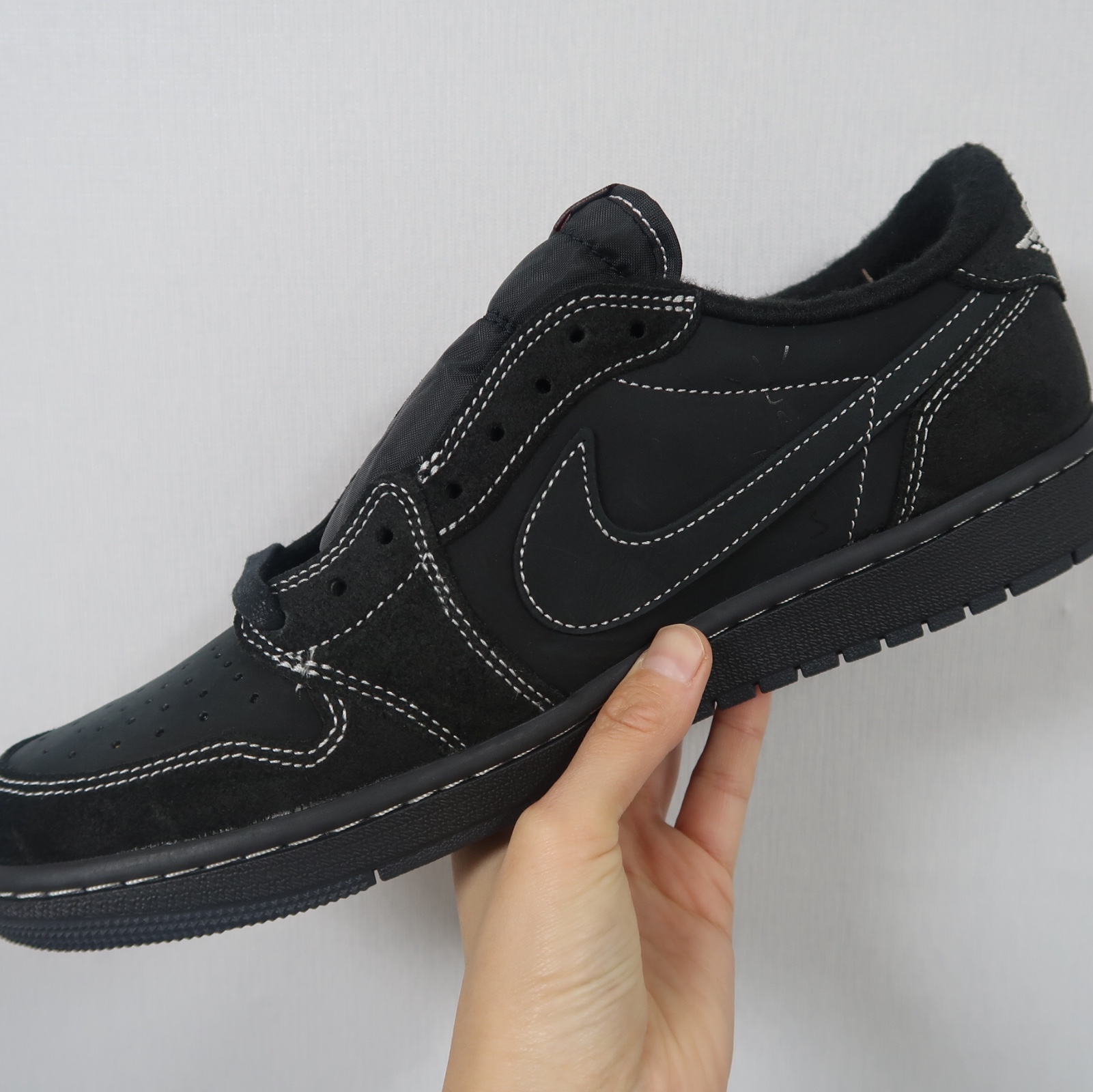 Jordan 1 x Travis Scott Retro Low OG SP Black Phantom 착용 스타일 - 1