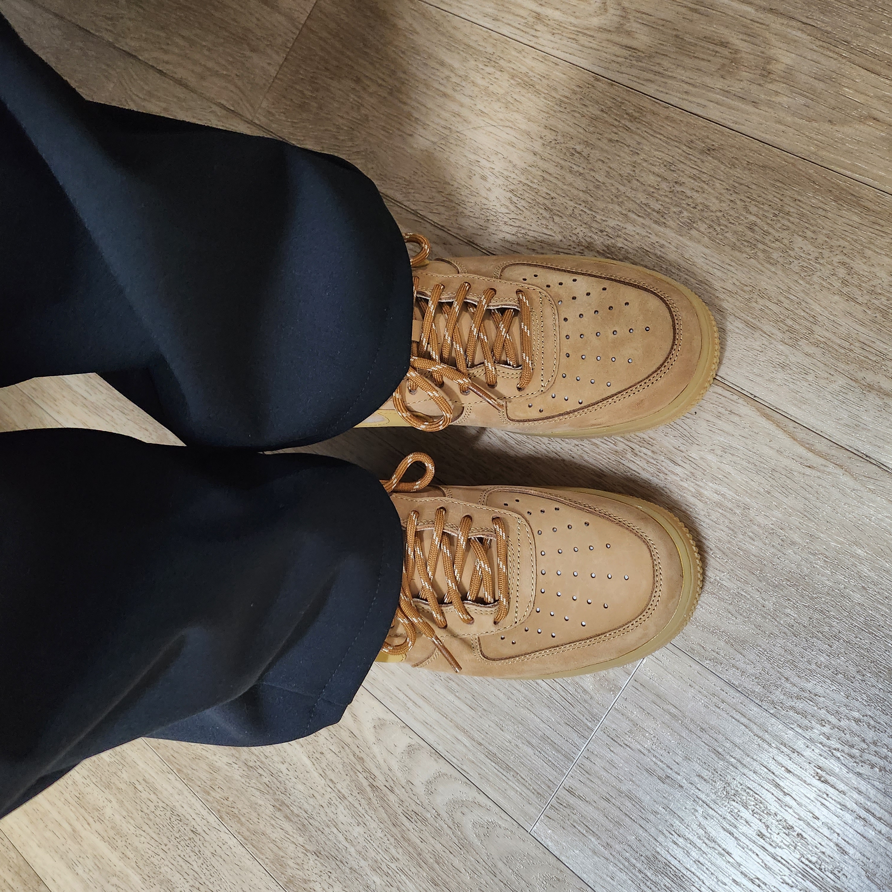 Nike Air Force 1 '07 WB Flax, (GS) Nike Air Force 1 LV8 3 Wheat 착용 스타일 - 2