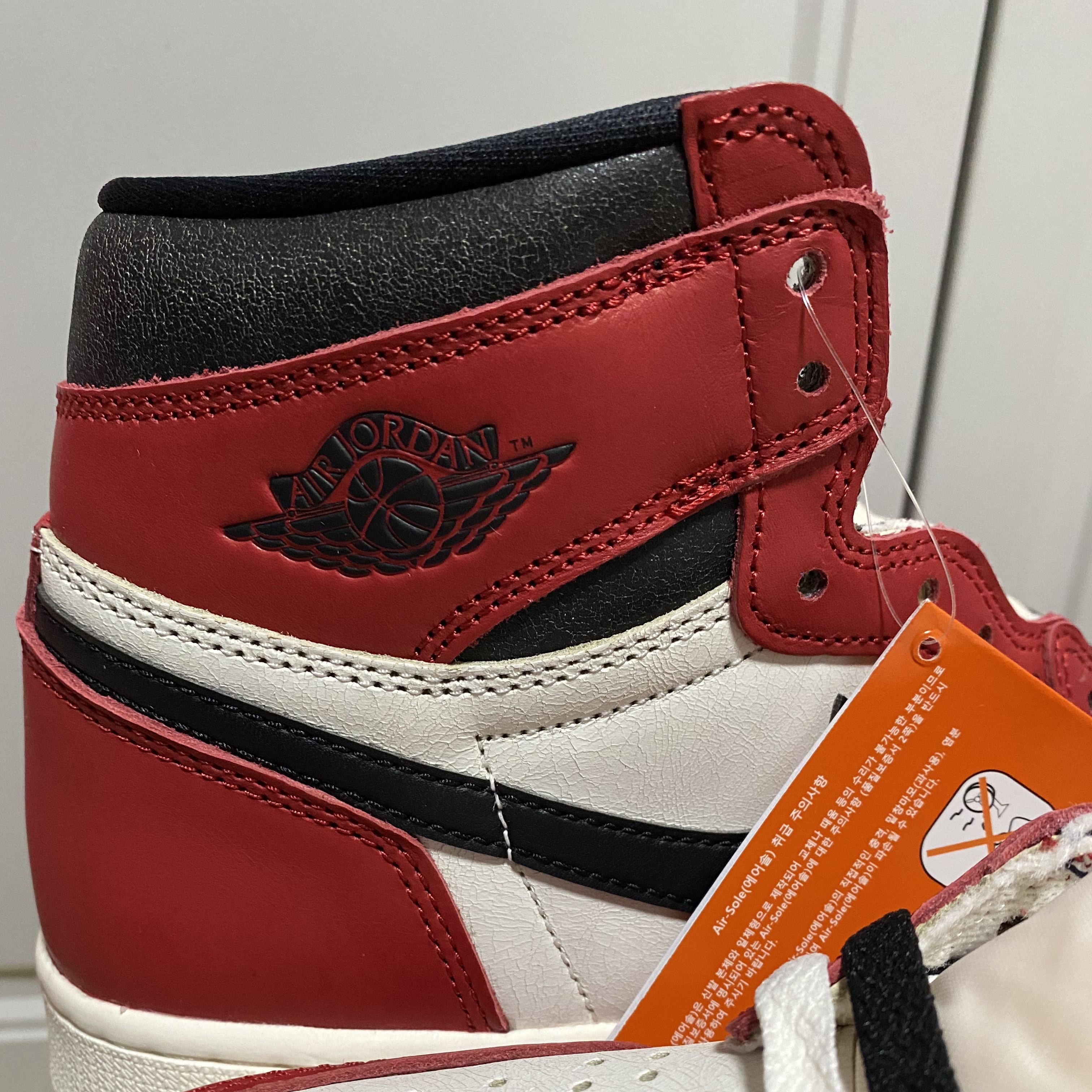 Jordan 1 Retro High OG Chicago 2022, Jordan 1 x Travis Scott Retro Low OG SP Sail and Ridgerock 착용 스타일 - 2