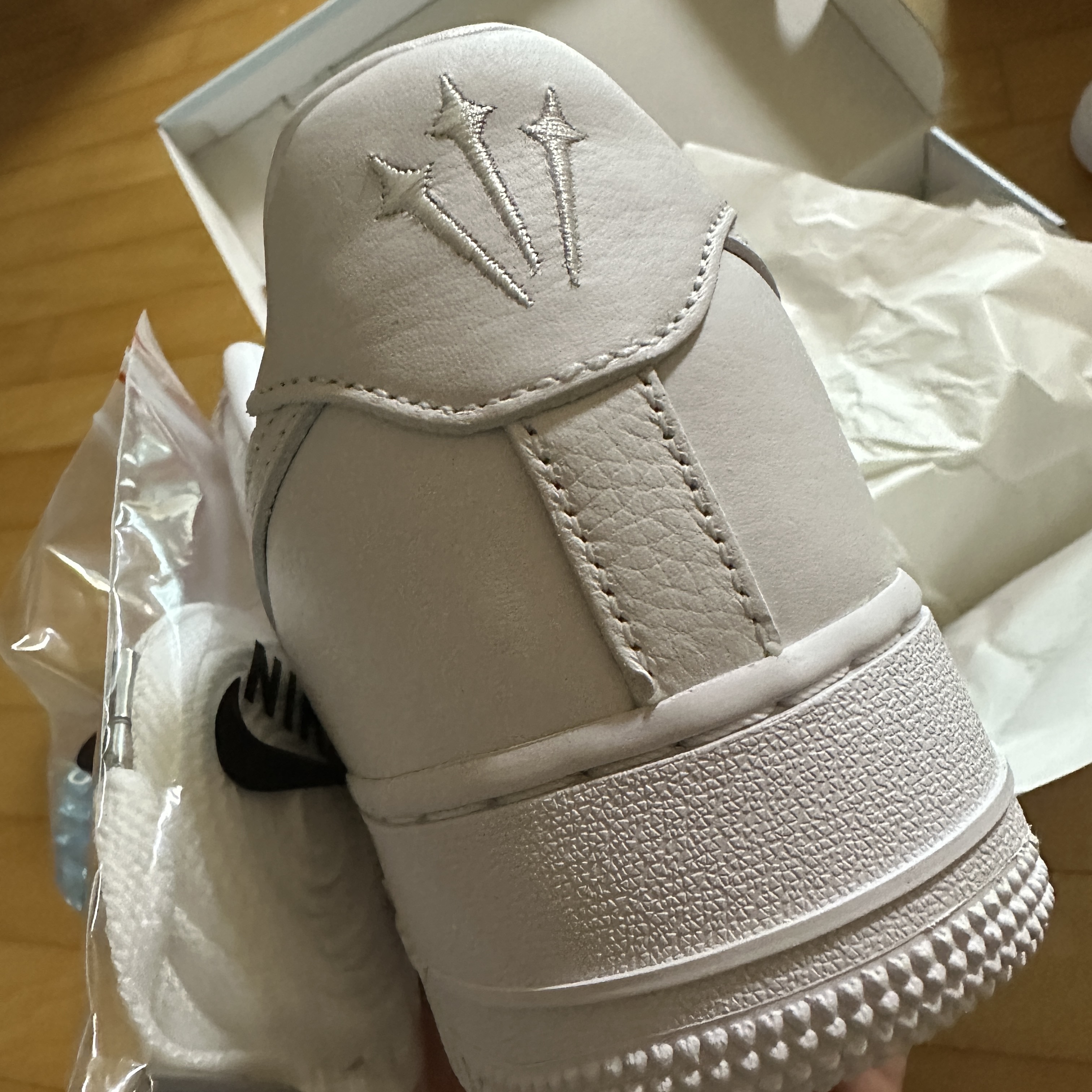 Nike x Drake Nocta Air Force 1 Low SP Certified Lover Boy White 착용 스타일 - 3