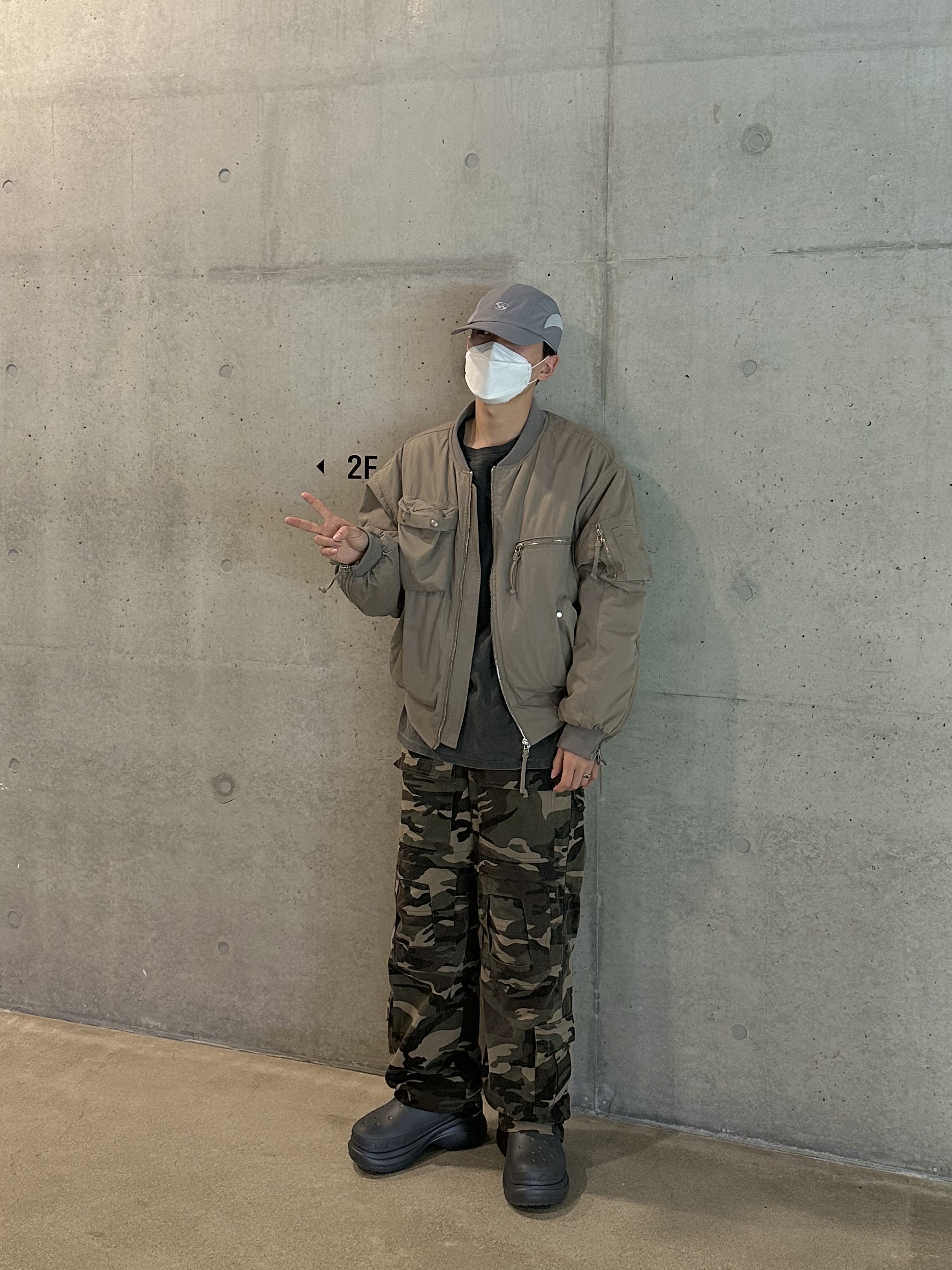 Balenciaga x Crocs Rubber Boot Grey, Sansan Gear Nylon Wing Cap Grey - 22FW 착용 스타일 - 3