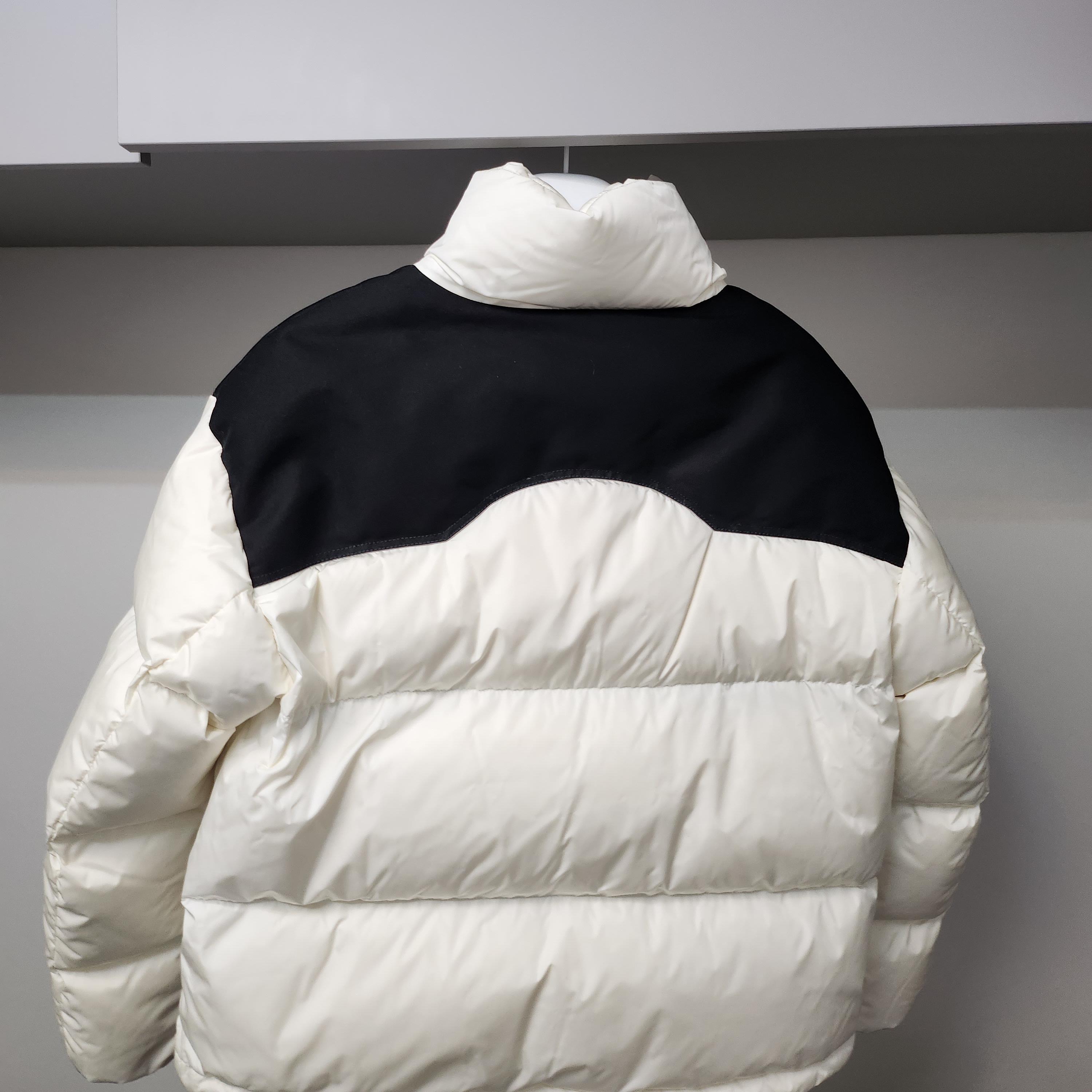 Moncler x Palm Angels Nevin Short Down Jacket Off White - 22FW 착용 스타일 - 3