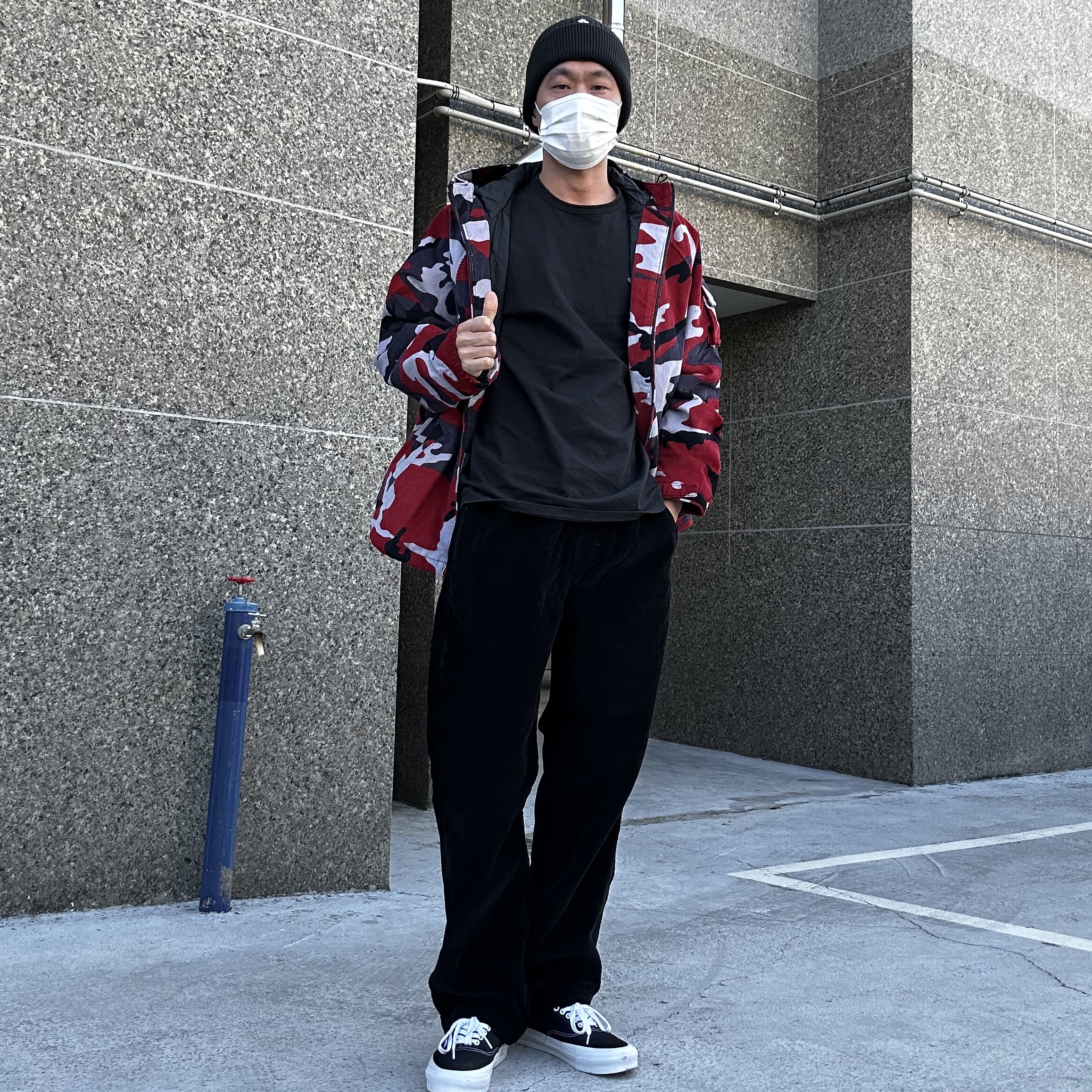 Supreme x Nike Arc Corduroy Hooded Jacket Red Camo - 22SS, Vans Vault OG Authentic LX Black 착용 스타일 - 2