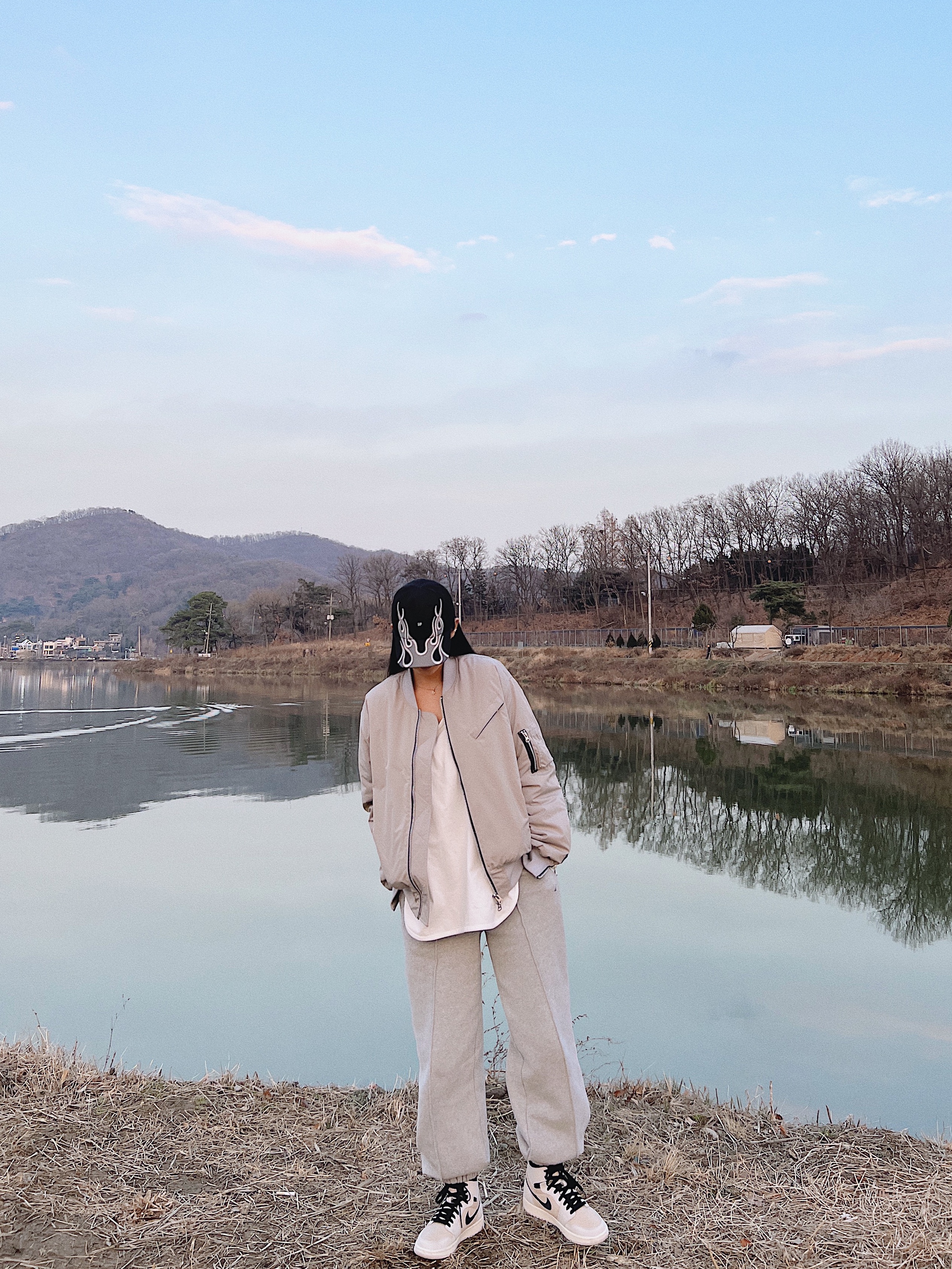 (W) Jordan 1 Zoom Air CMFT Summit Sail, Yeezy Gap Engineered By Balenciaga Flame Cap Black 착용 스타일 - 3