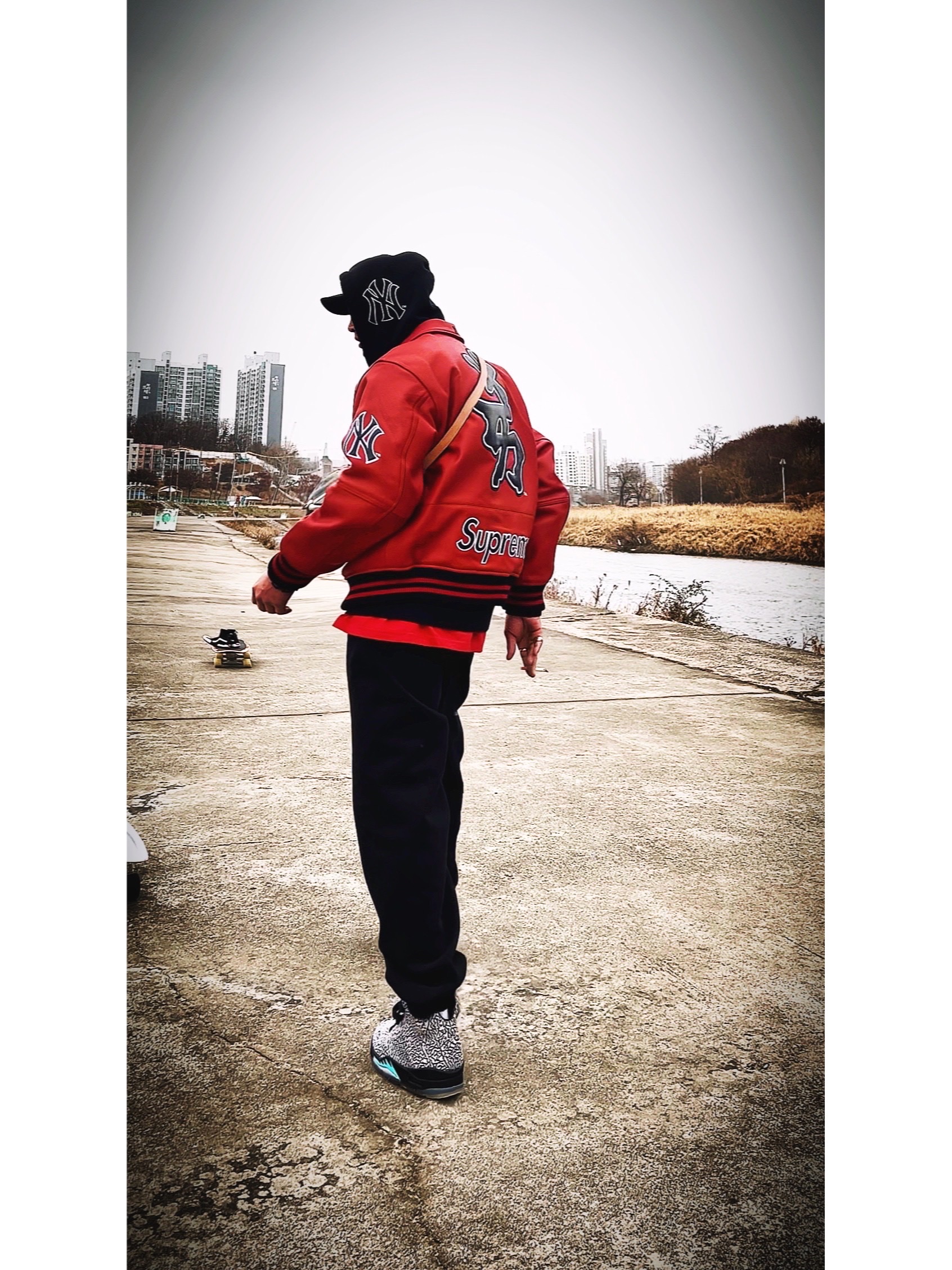 Supreme x MLB Kanji Teams Lightweight Balaclava White Sox Black - 22FW, Supreme x MLB Kanji Teams Lightweight Balaclava Yankees Red - 22FW 착용 스타일 - 1