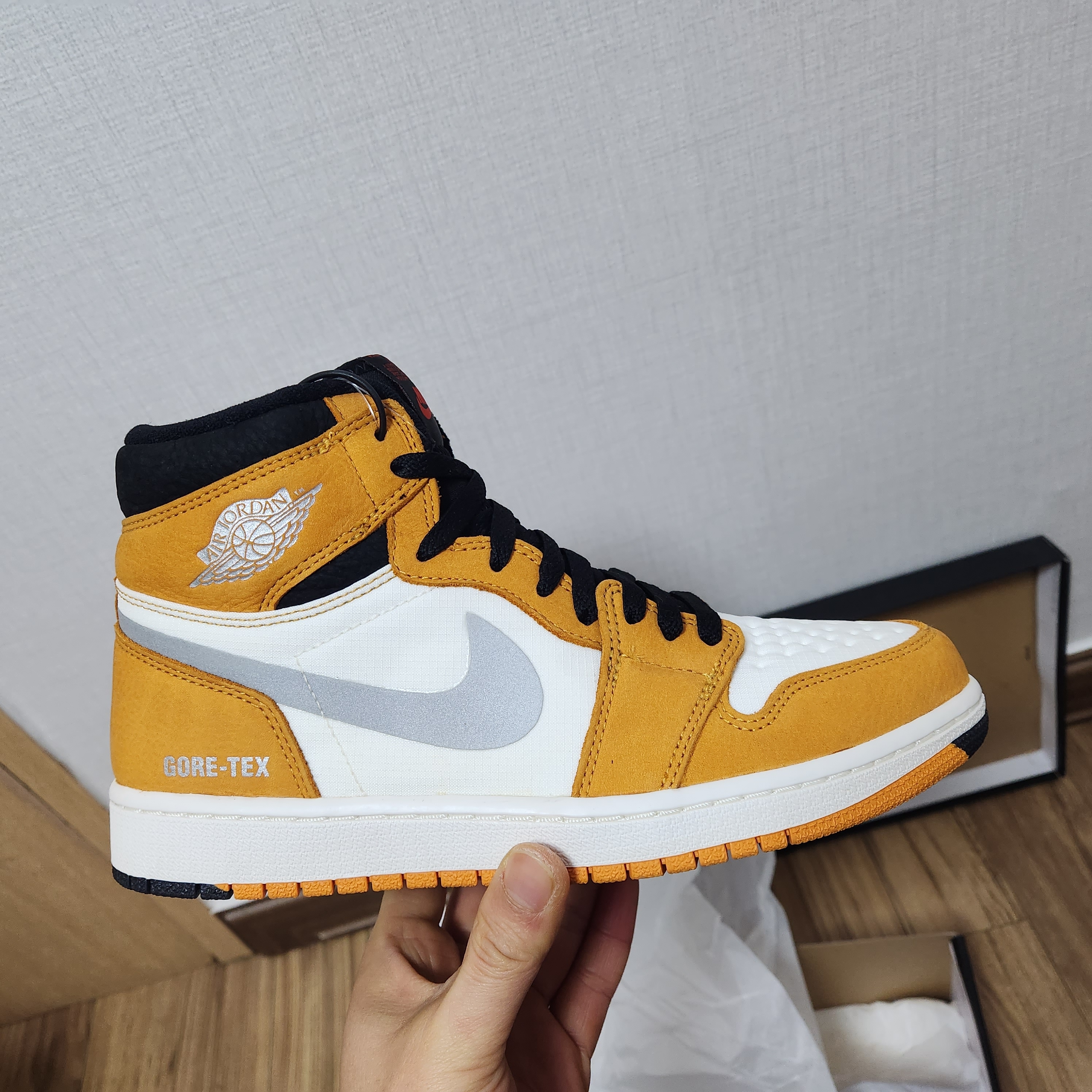 Jordan 1 Element Gore-Tex Light Curry 착용 스타일