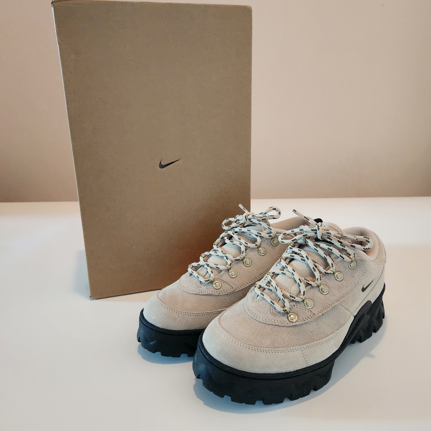 (W) Nike Lahar Low Rattan 착용 스타일 - 1