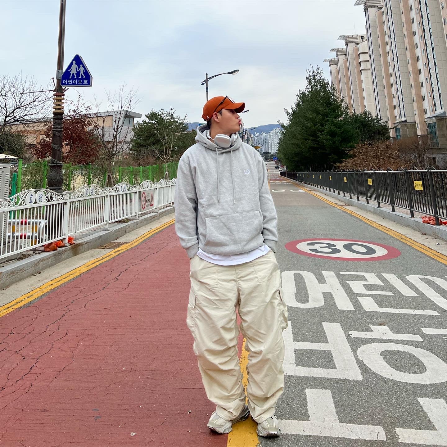 Apple AirPods Max Lightning Silver (Korean Ver.), Nike x Matthew M Williams Zoom 004 Stone 착용 스타일 - 3