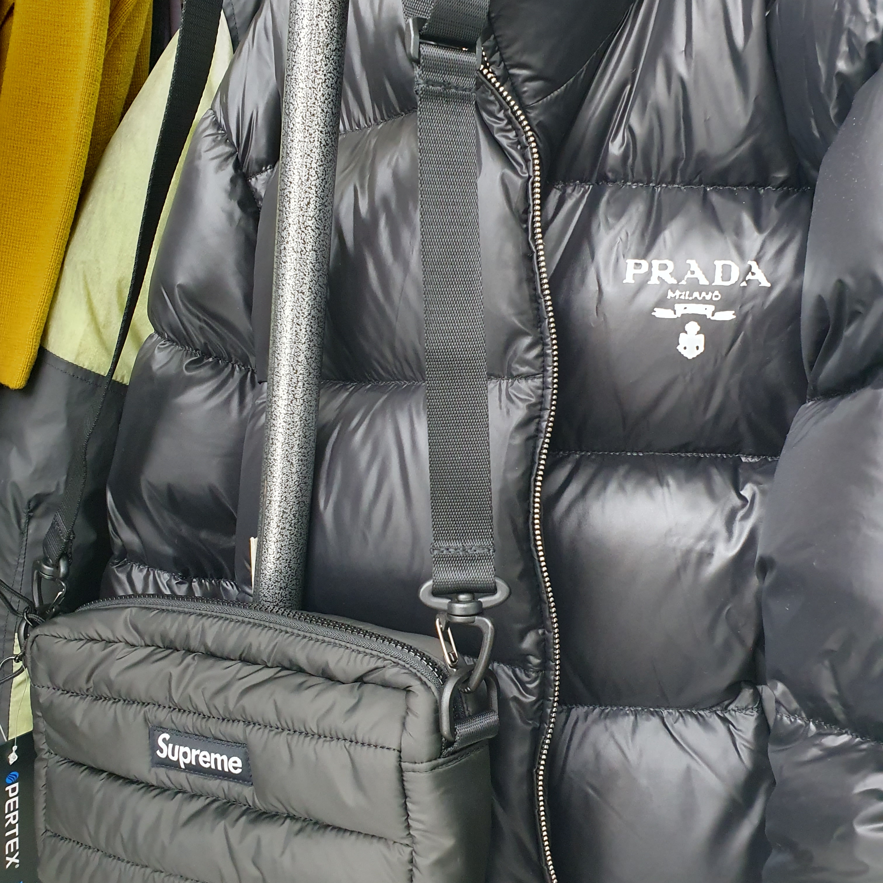 Supreme Puffer Side Bag Black - 22FW, (W) Prada Re-Nylon Down Jacket Black 착용 스타일