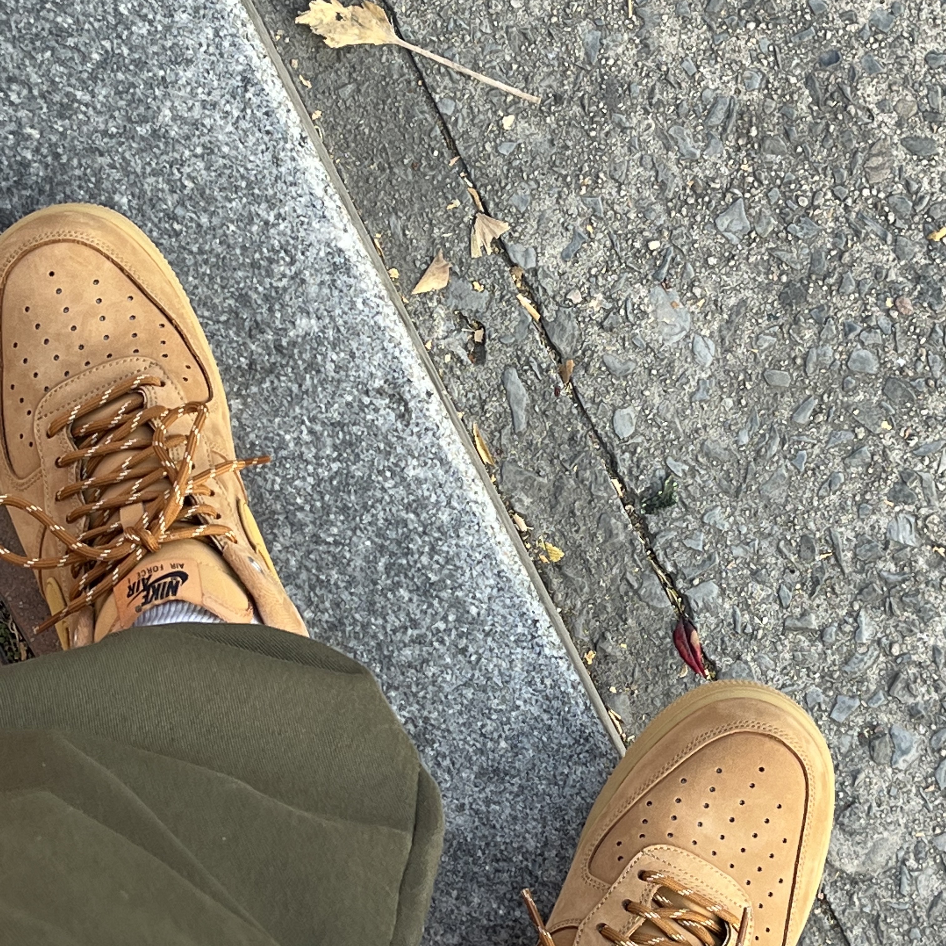 Nike Air Force 1 '07 WB Flax 착용 스타일