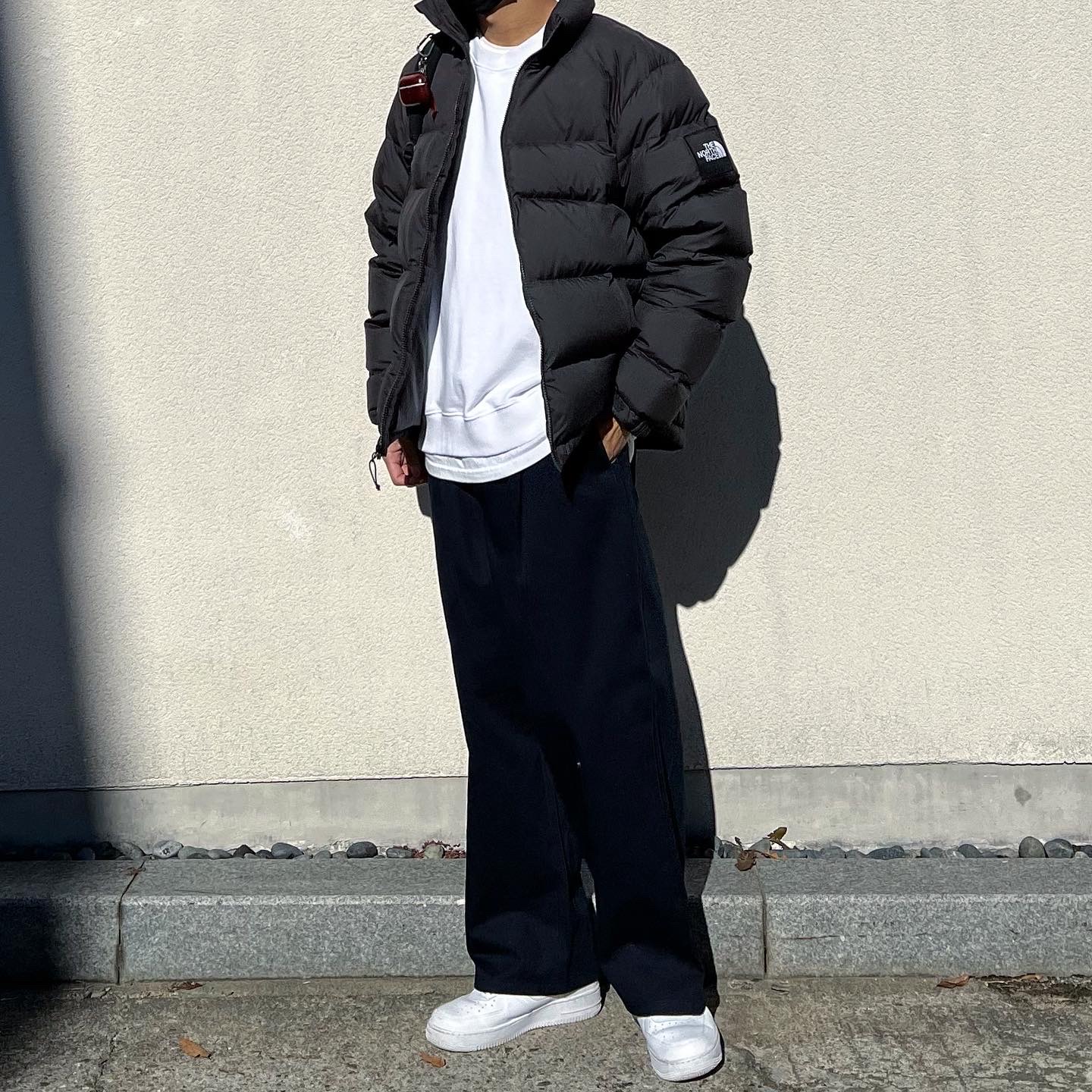 The North Face 1992 Nuptse Jacket Charcoal, Nike Air Force 1 '07 Low White 착용 스타일 - 3