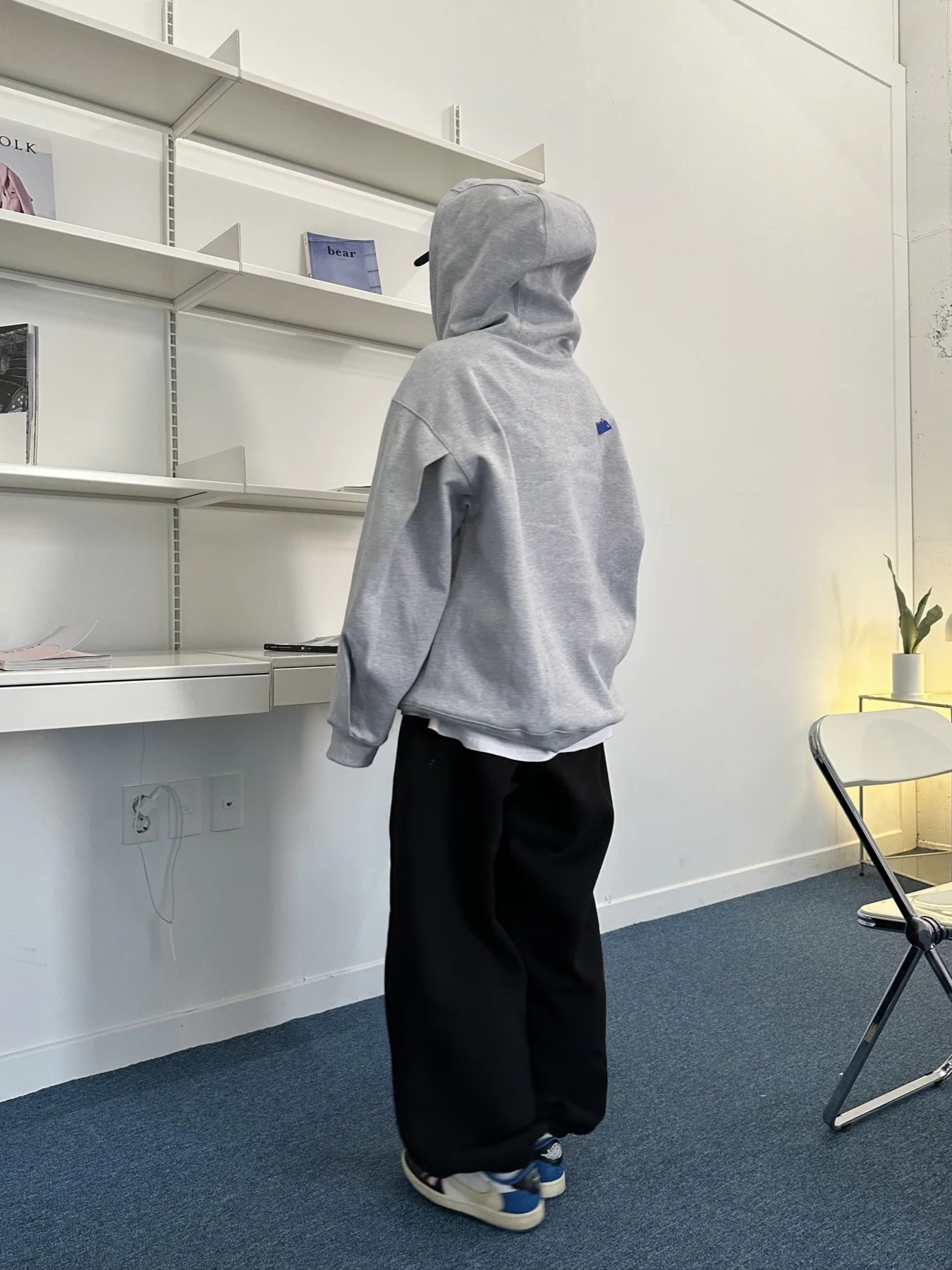 Zara x Ader Error Embroidery Hooded Sweatshirt Grey, Jordan 1 x Travis Scott x Fragment Retro Low OG SP Military Blue 착용 스타일 - 2
