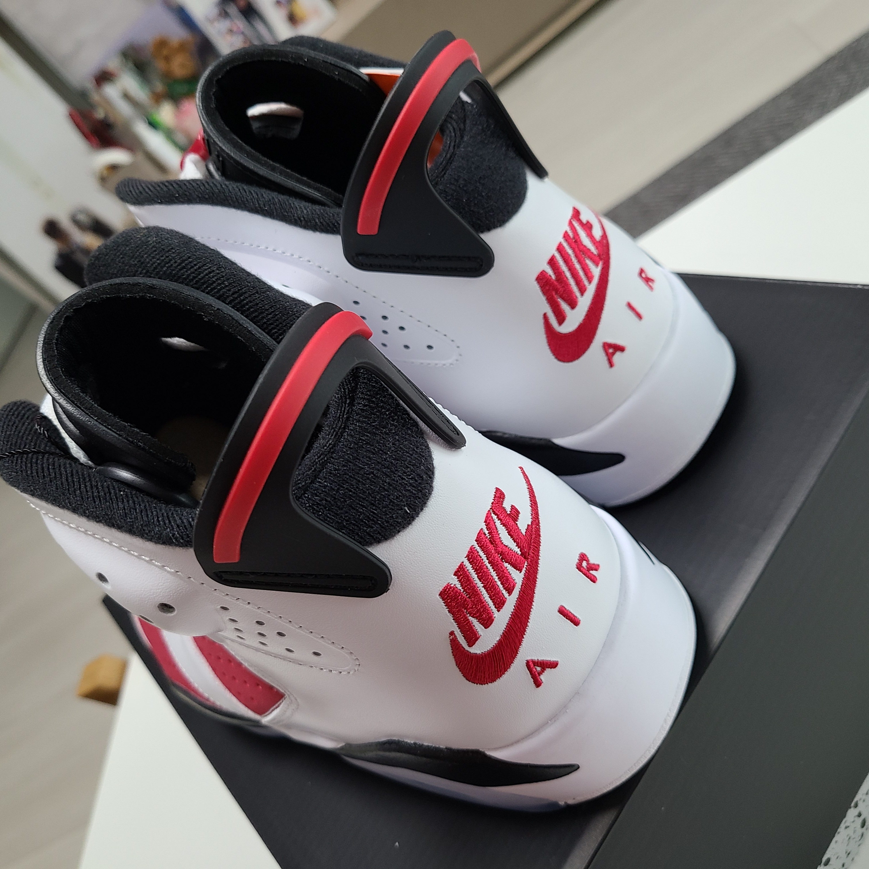 Jordan 6 Retro Carmine 2021 착용 스타일 - 2