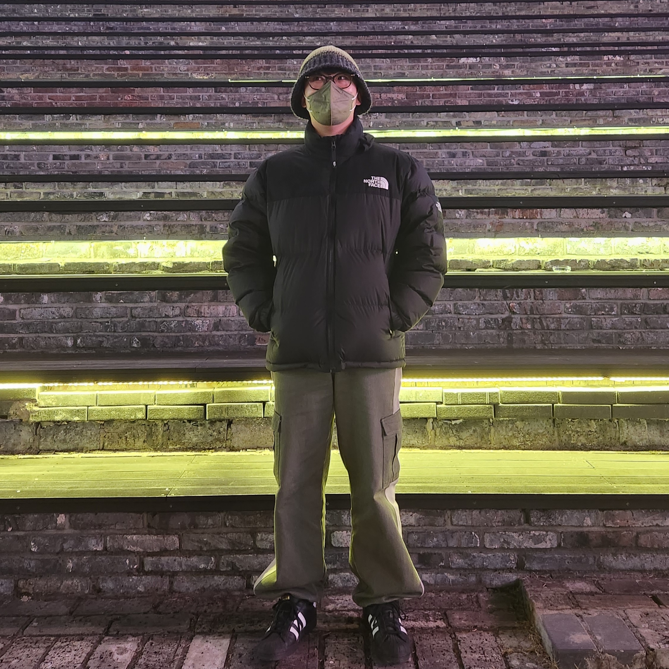 The North Face 1996 Eco Nuptse Jacket Black, Adidas Superstar Core Black White 착용 스타일