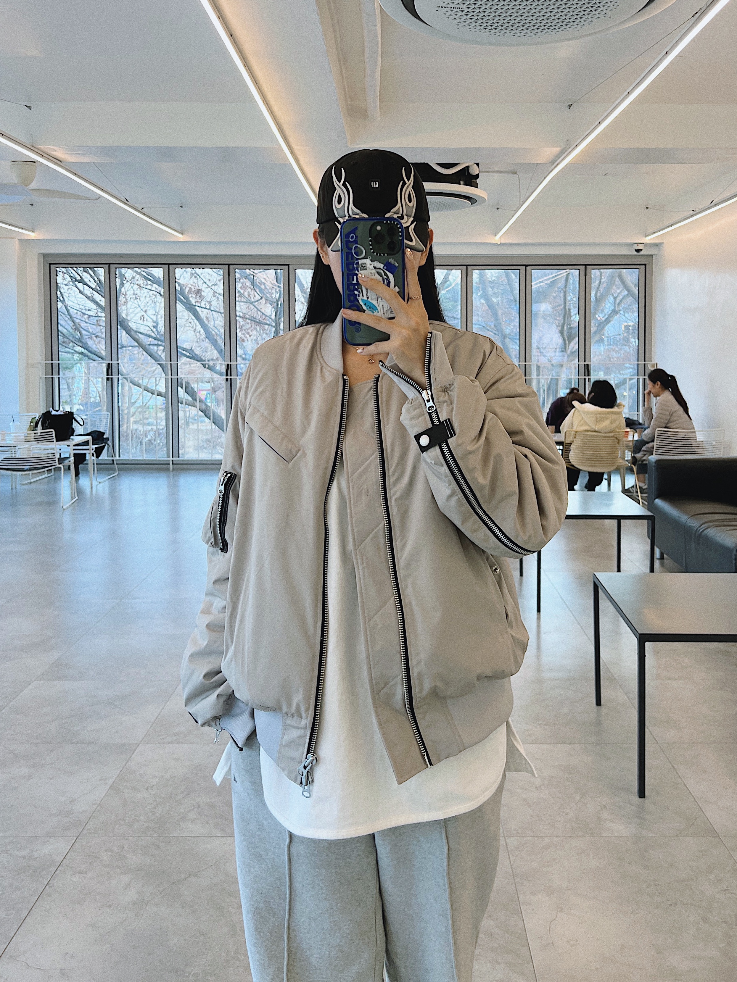 (W) Jordan 1 Zoom Air CMFT Summit Sail, Yeezy Gap Engineered By Balenciaga Flame Cap Black 착용 스타일 - 4