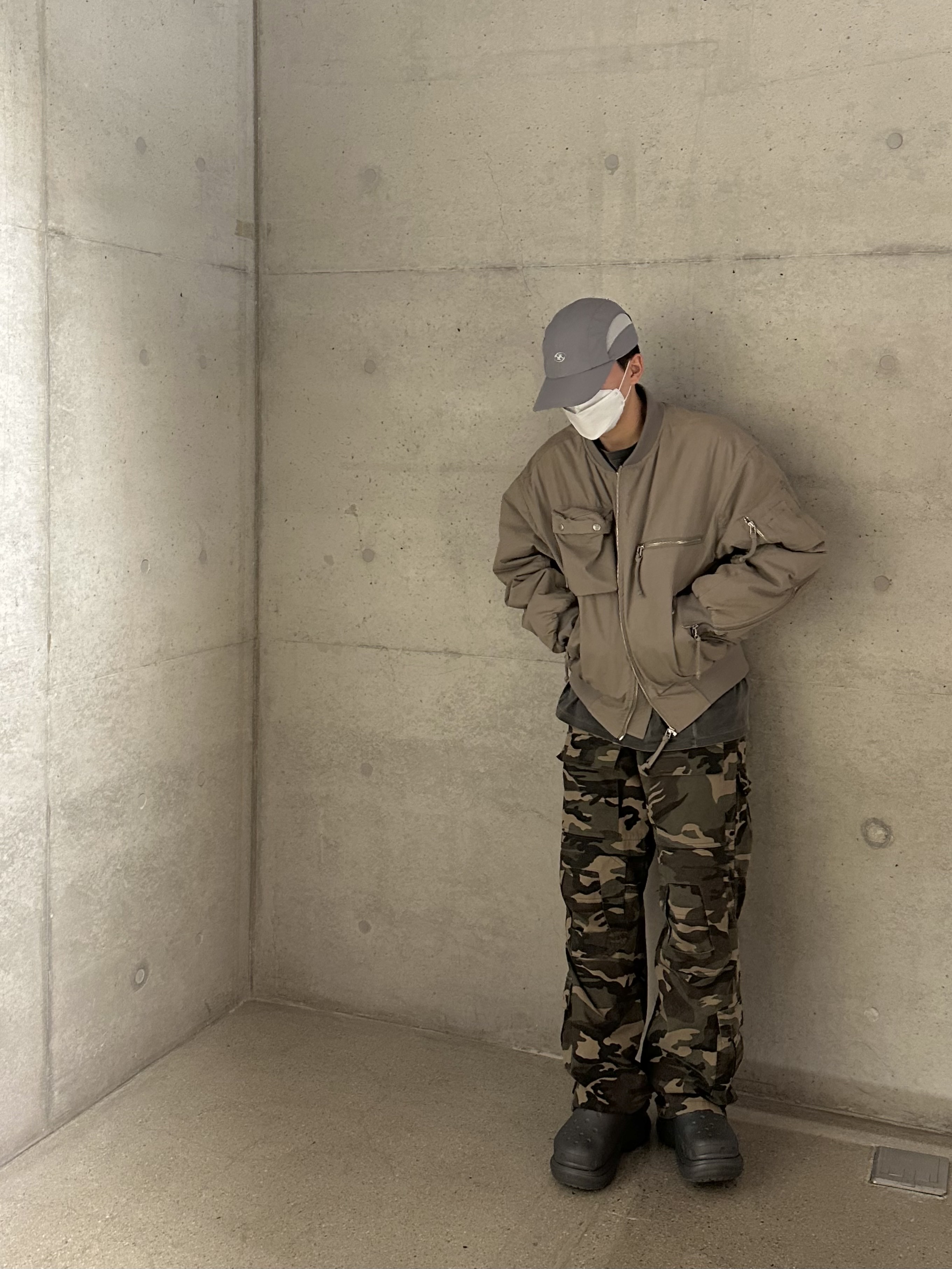 Balenciaga x Crocs Rubber Boot Grey, Sansan Gear Nylon Wing Cap Grey - 22FW 착용 스타일 - 1