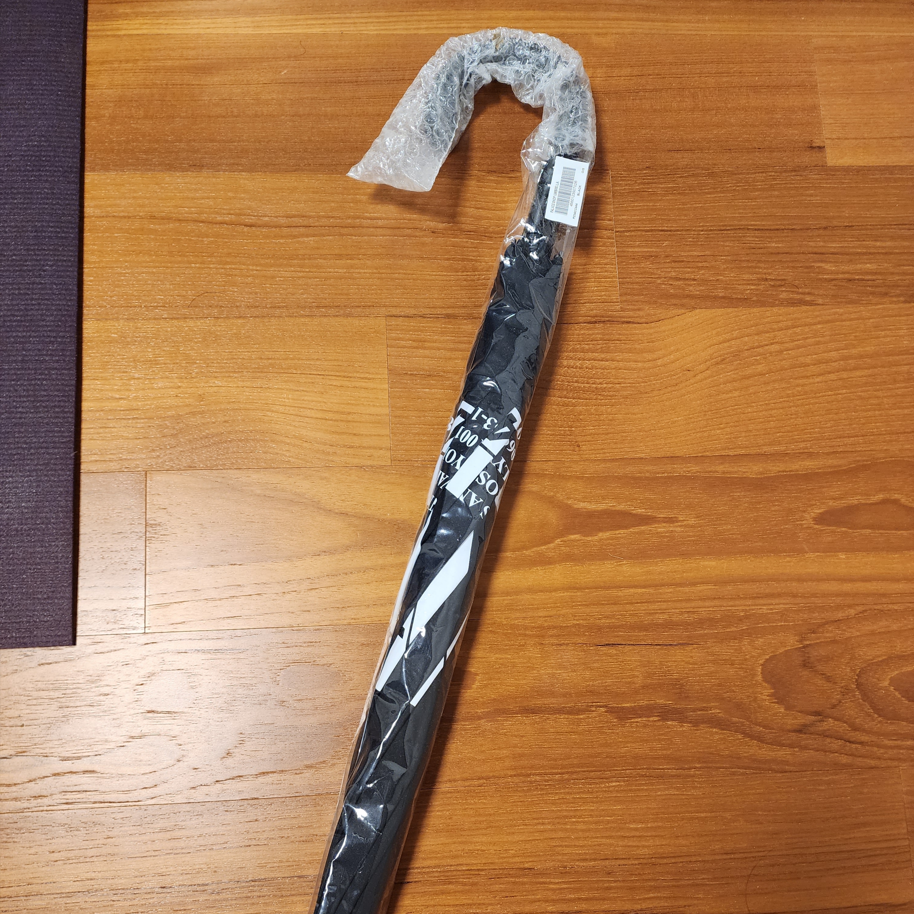 Palace Shop Umbrella Black - 22FW 착용 스타일 - 1