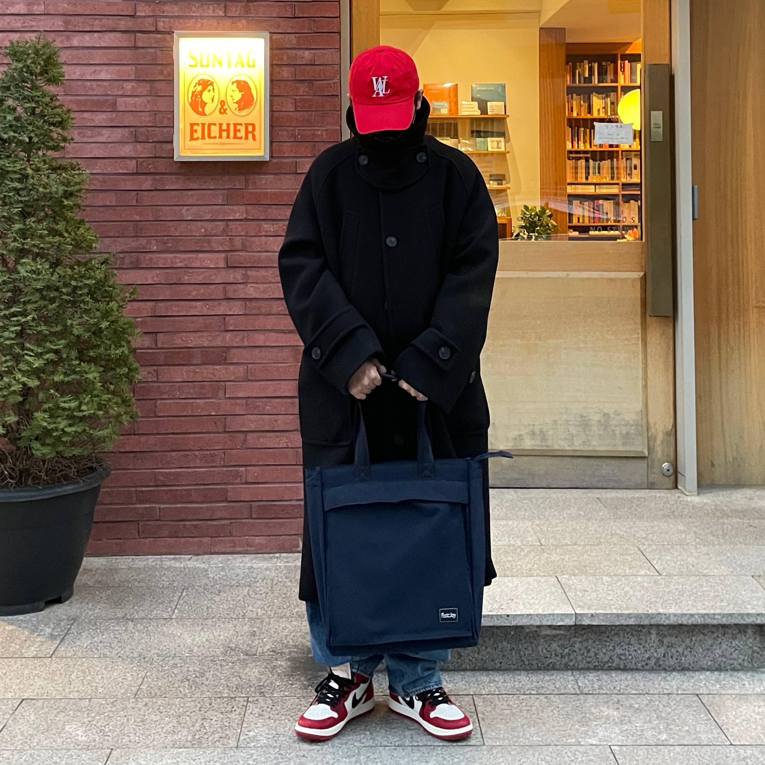Jordan 1 Retro High OG Chicago 2022, Undermycar Legion.02 Balmacaan Oversized Wool Coat Black 착용 스타일