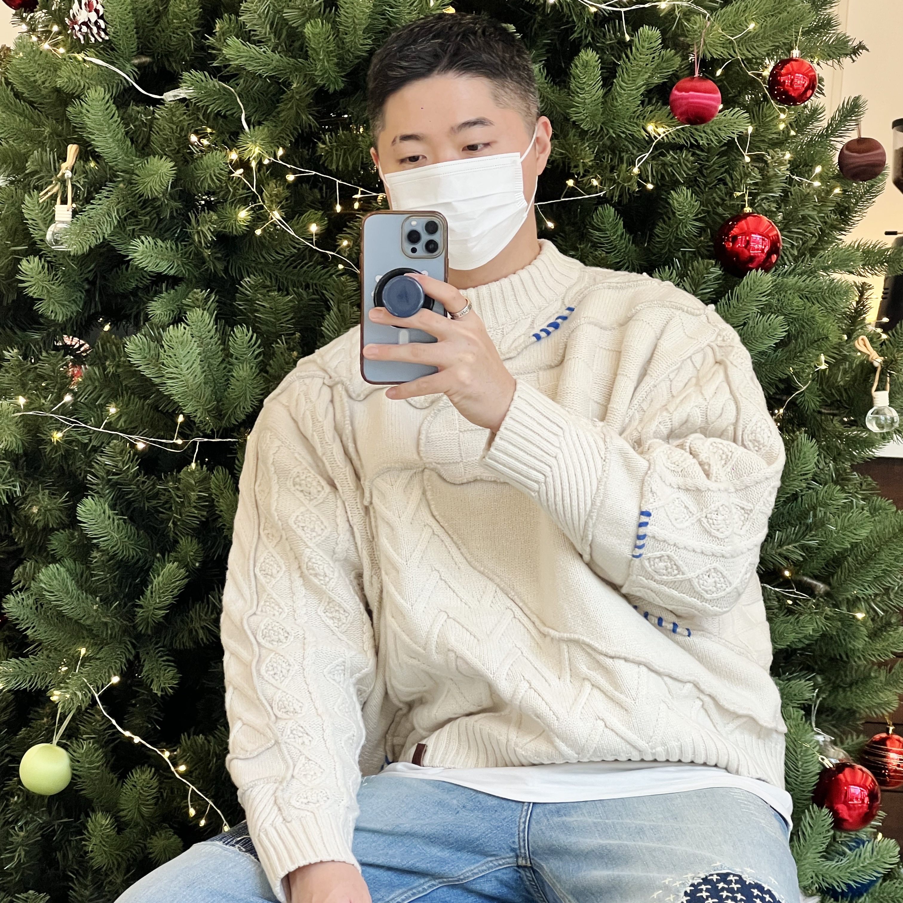 Zara x Ader Error Patchwork Oversize Knit Sweater Cream, Zara x Ader Error Patchwork Jeans Blue 착용 스타일