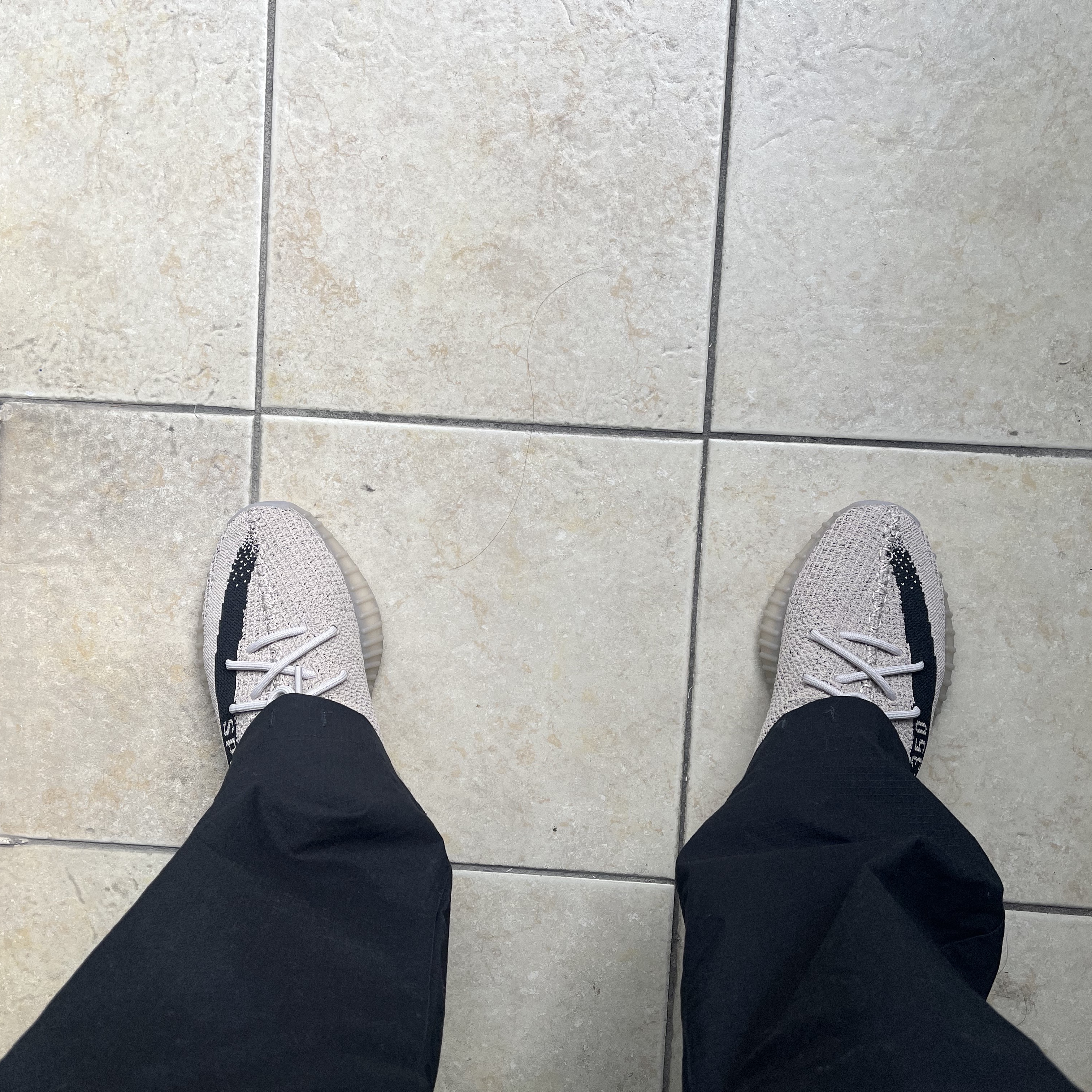 Adidas Yeezy Boost 350 V2 Slate Core Black 2022/2023 착용 스타일