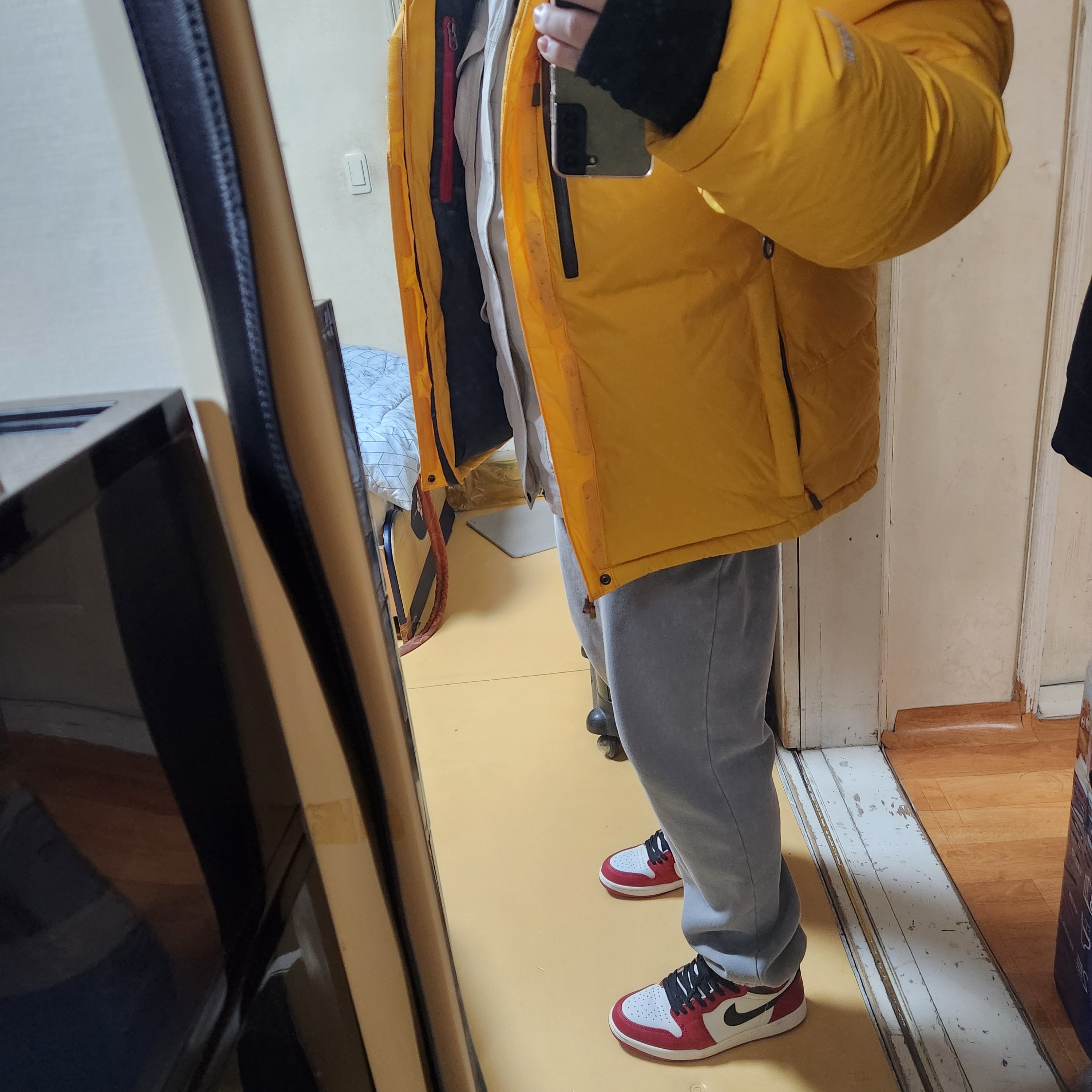Jordan 1 Retro High OG Chicago 2022, Supreme x The North Face Trekking Convertible Jacket Stone - 22SS 착용 스타일