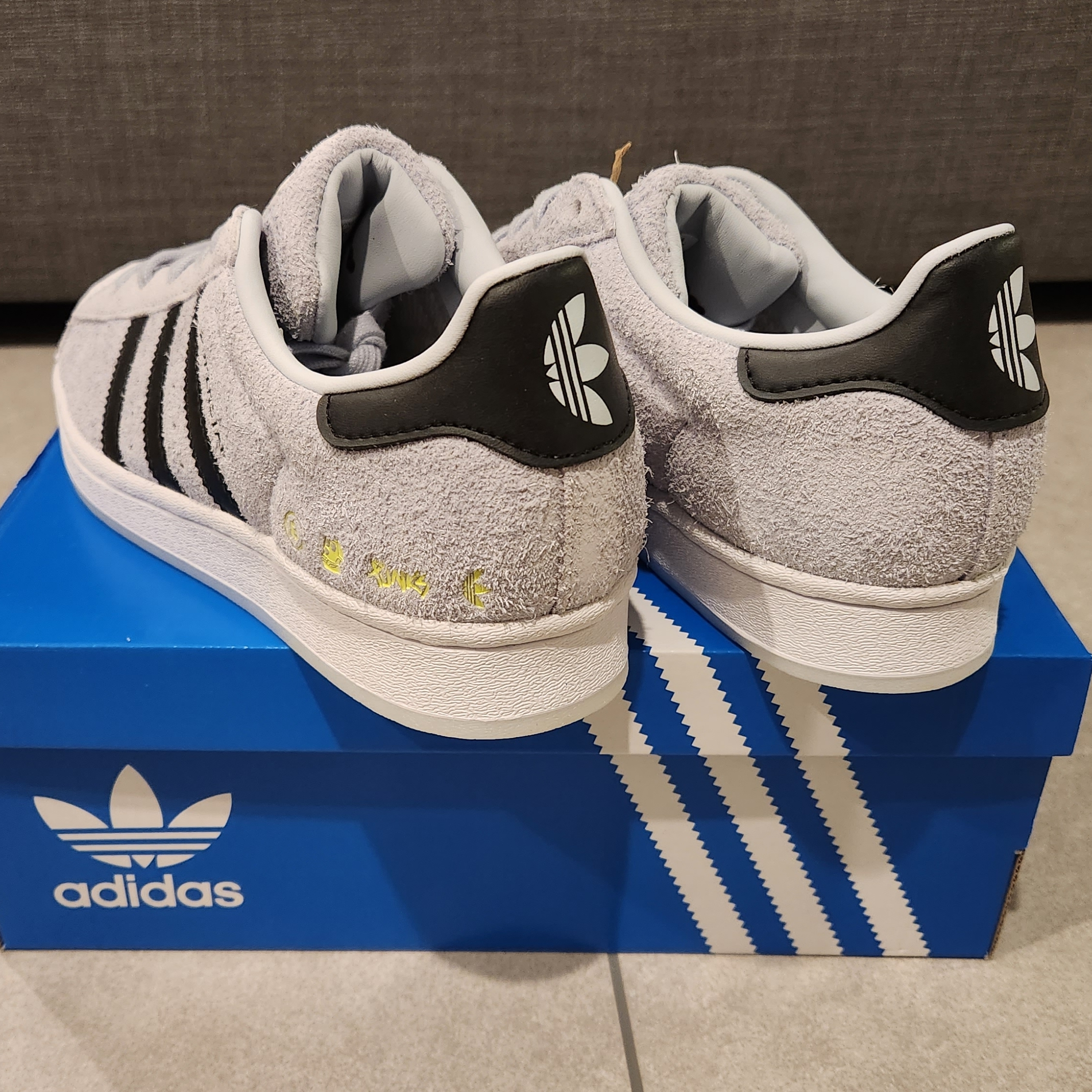 Adidas Superstar Into The Metaverse Halo Blue 착용 스타일 - 2