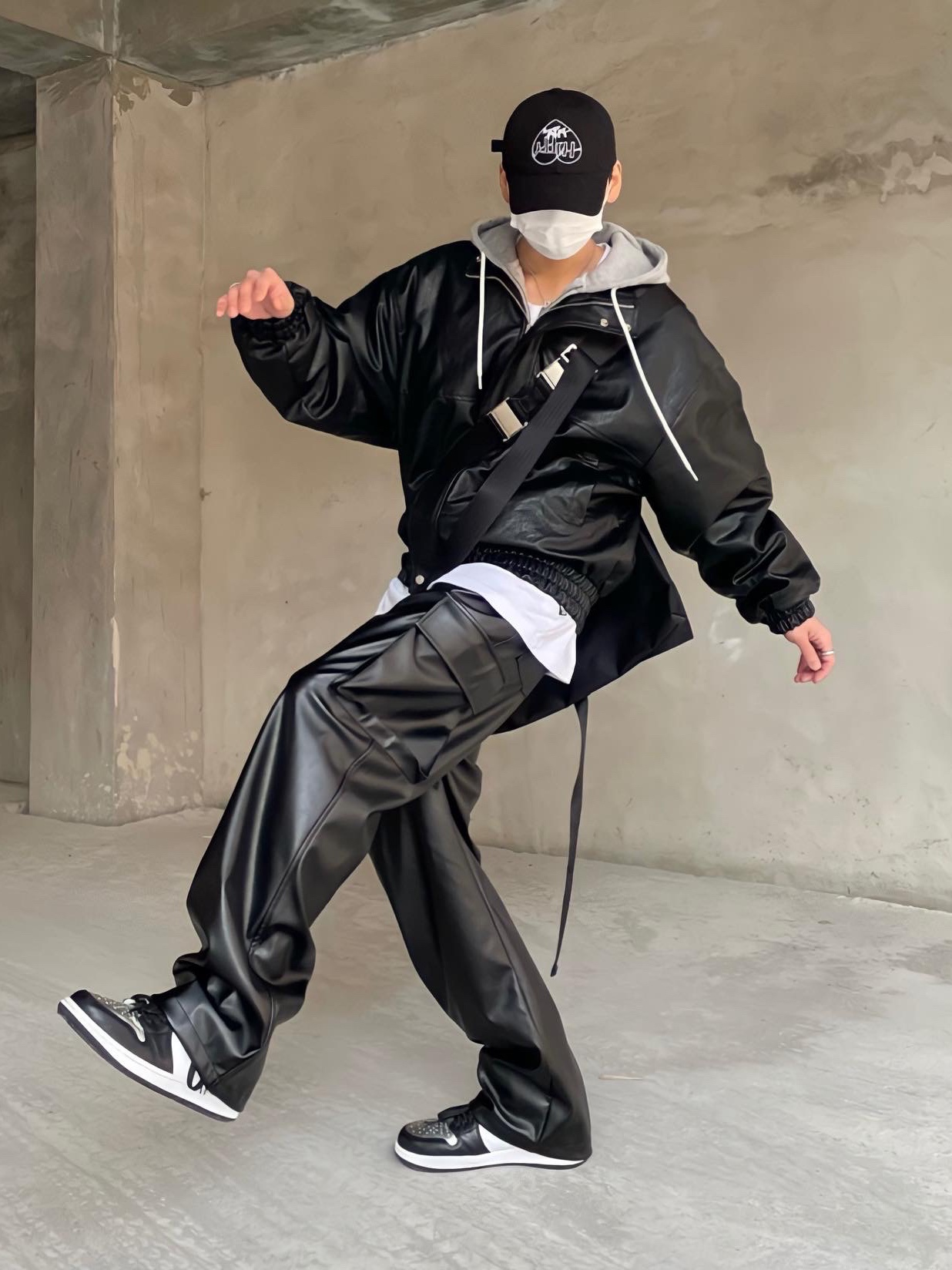 (W) Jordan 1 Retro High OG Silver Toe 착용 스타일 - 1