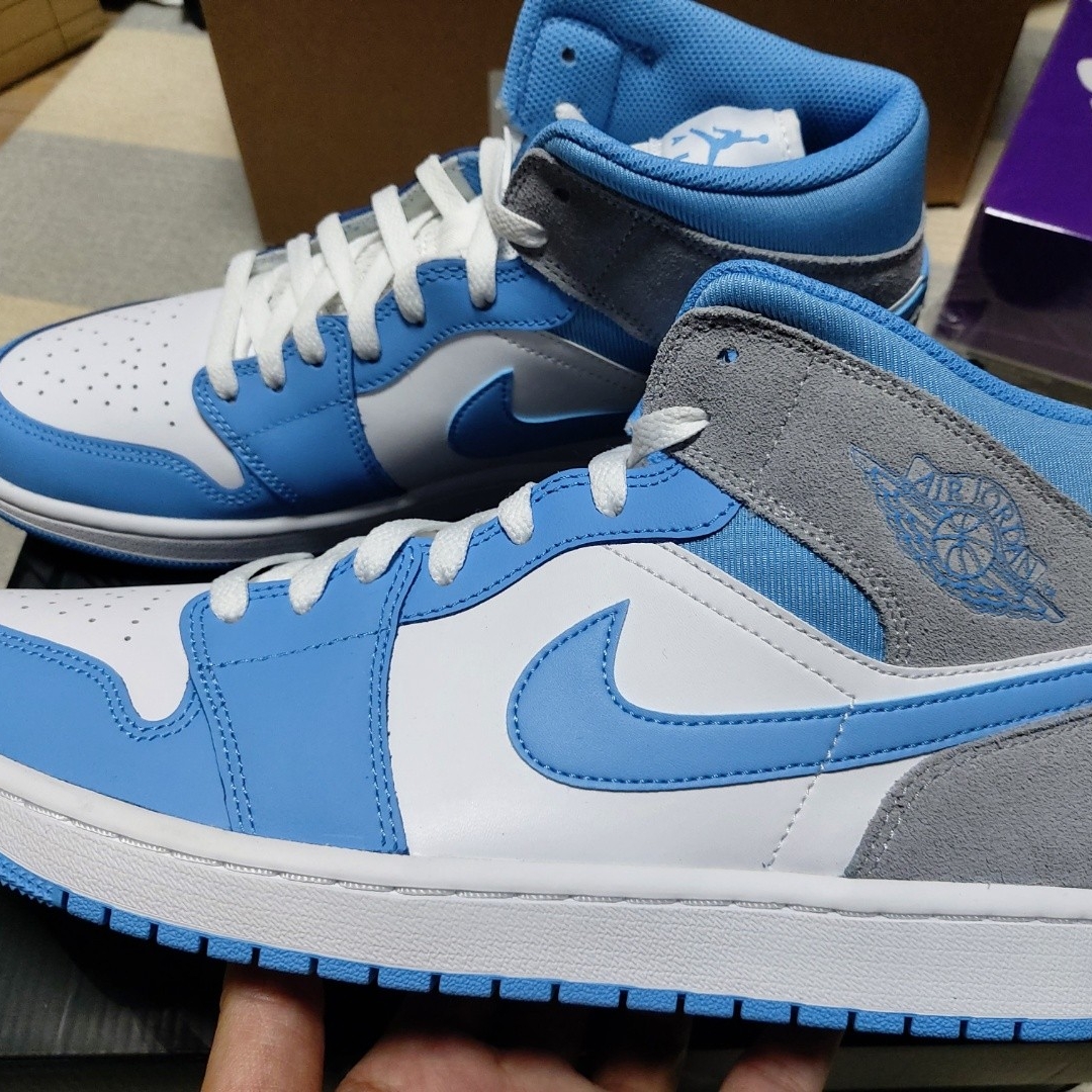 Jordan 1 Mid University Blue 착용 스타일 - 1