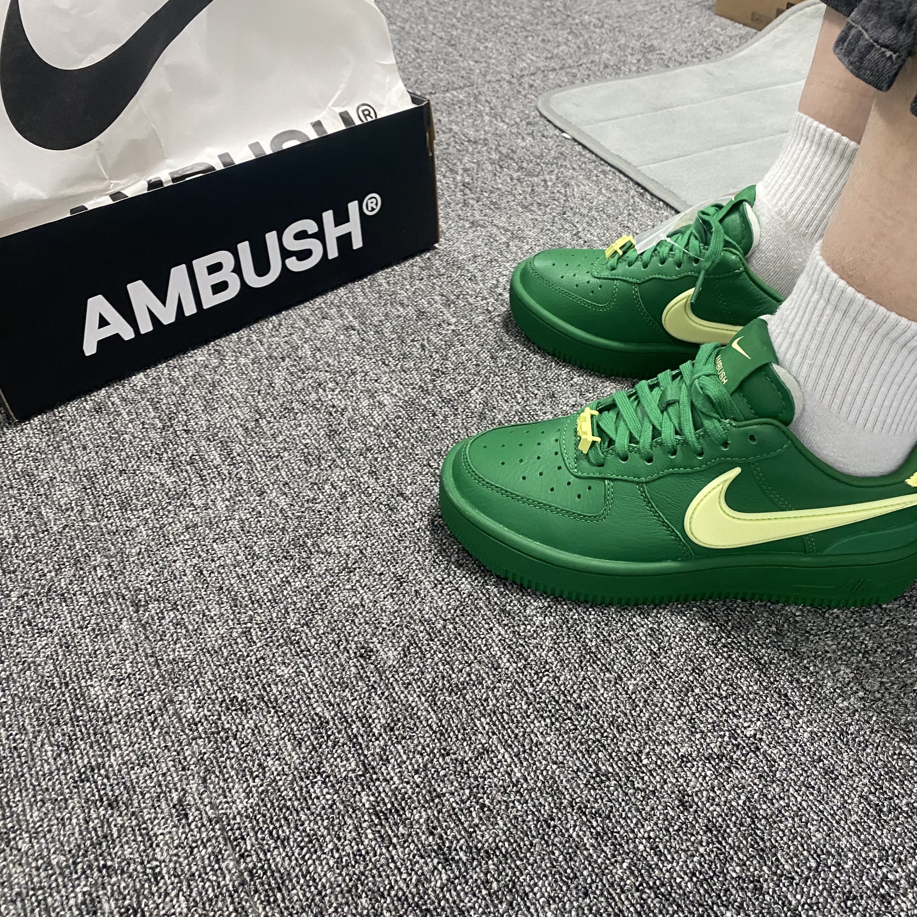 Nike x Ambush Air Force 1 Low SP Pine Green and Citron 착용 스타일 - 5