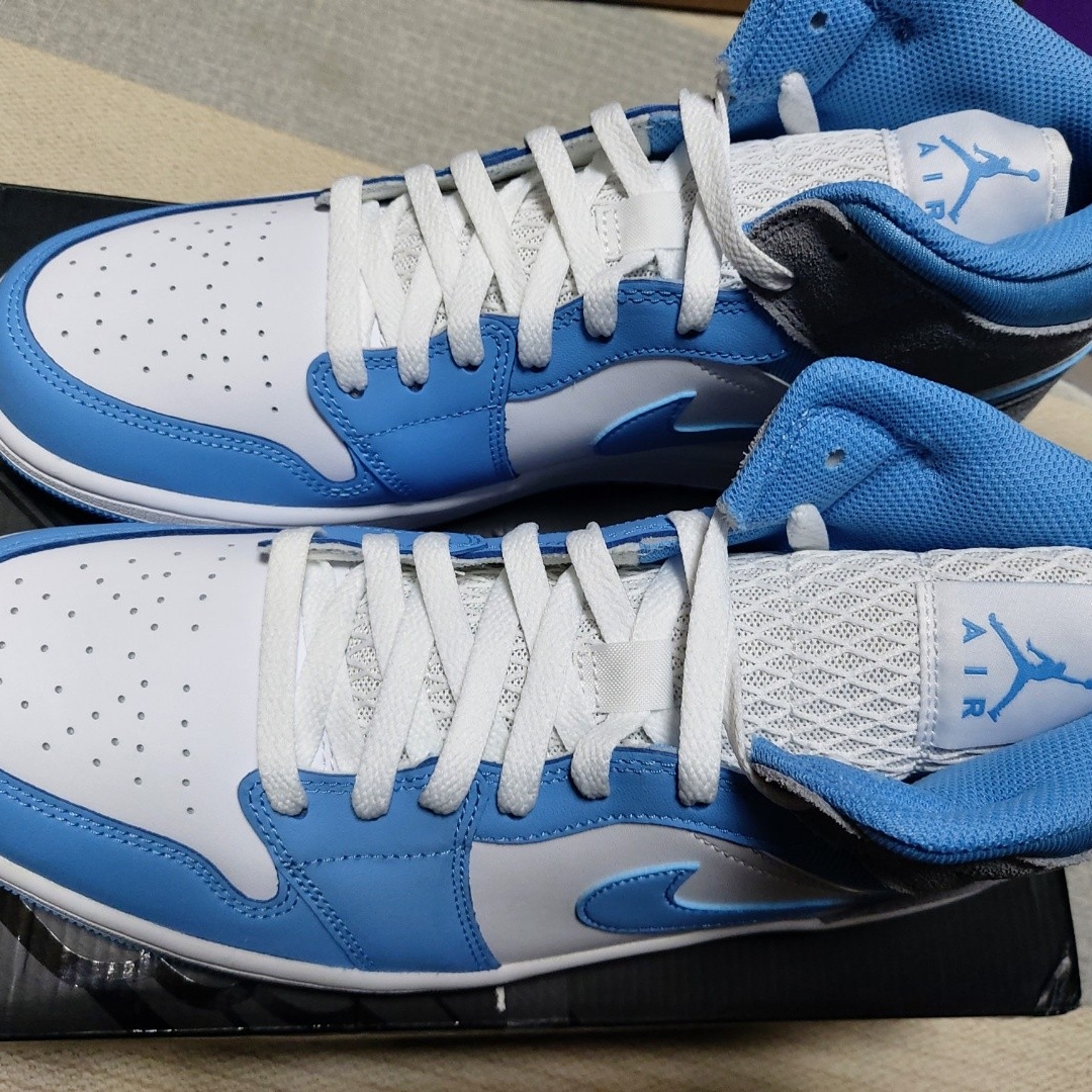 Jordan 1 Mid University Blue 착용 스타일 - 2