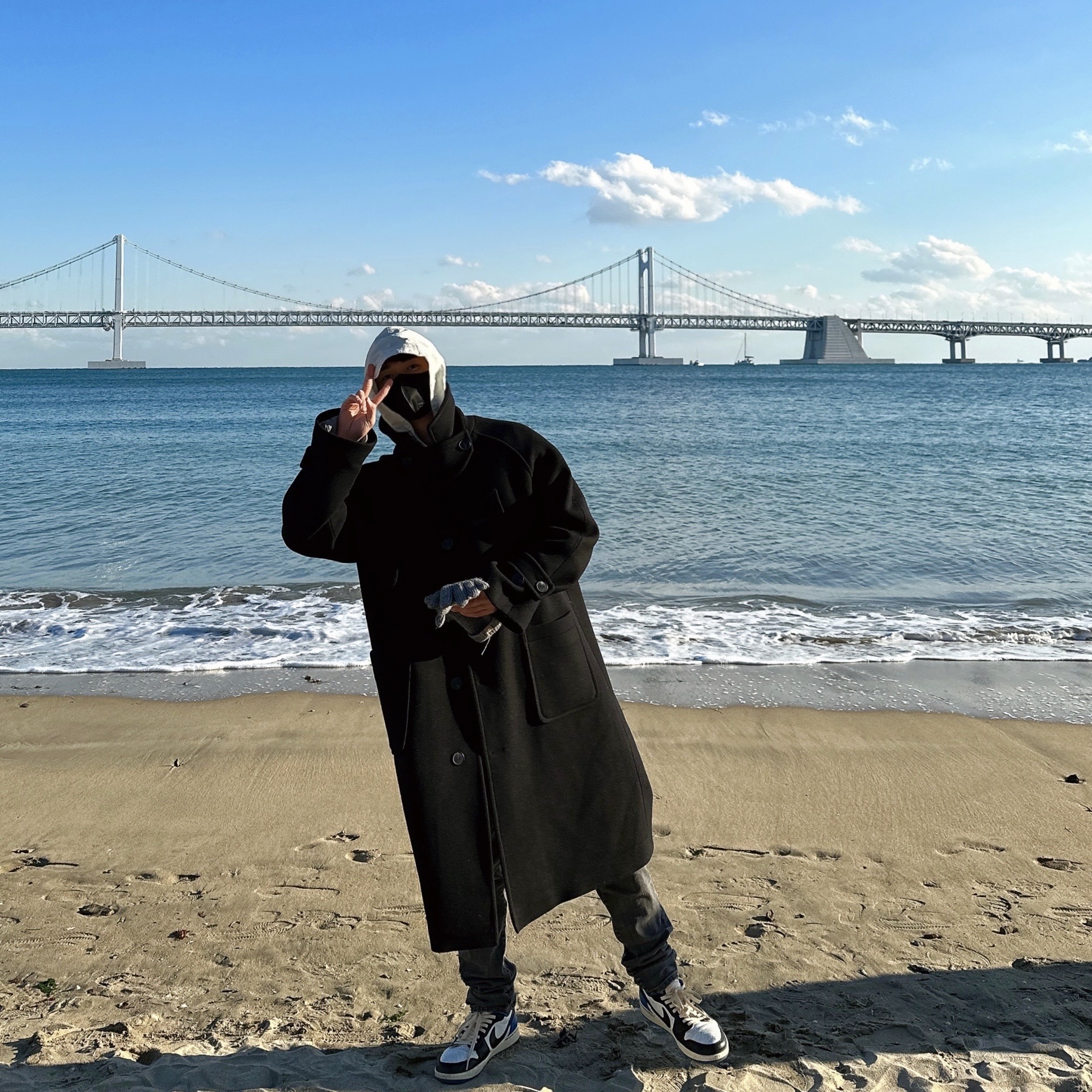 Undermycar Majanne Multi Button Oversized Wool Coat Black Oyster - 21FW, Undermycar Legion.03 Slim Fit Blue Stitch Washed Jeans Washed Gray 착용 스타일