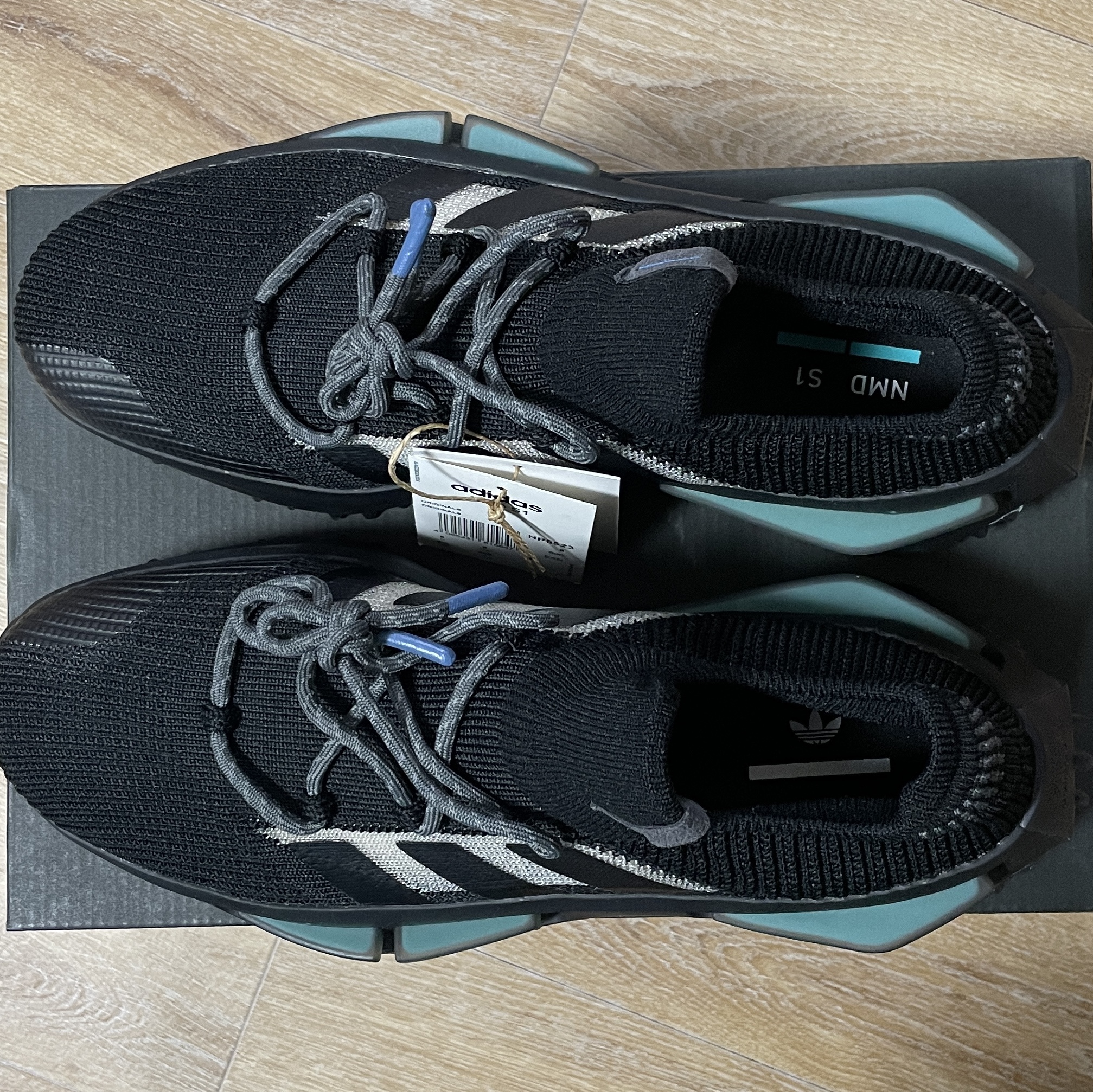 Adidas NMD S1 Core Black Altered Blue 착용 스타일 - 2